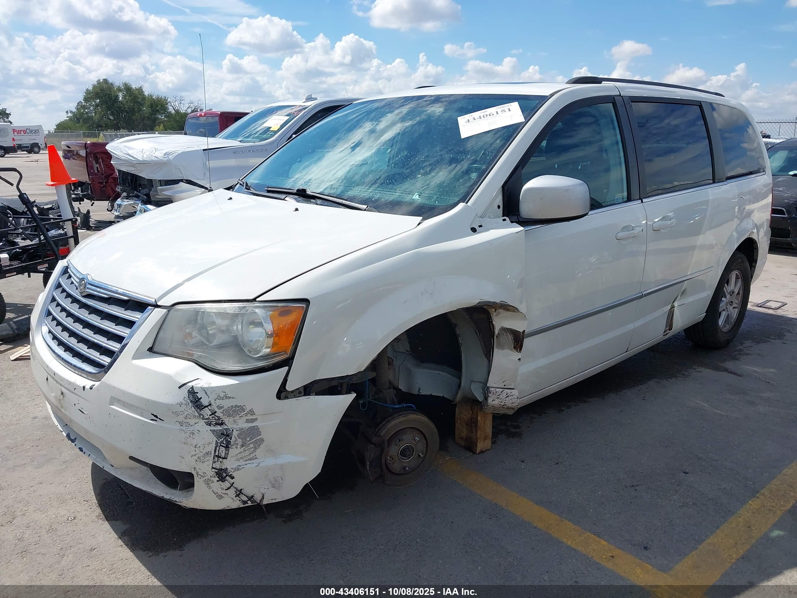 CHRYSLER TOWN image 2