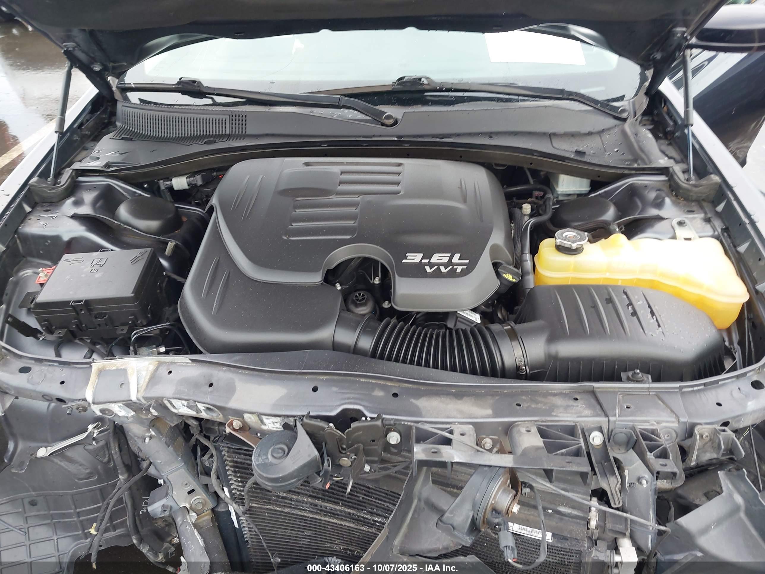 CHRYSLER 300 image 10