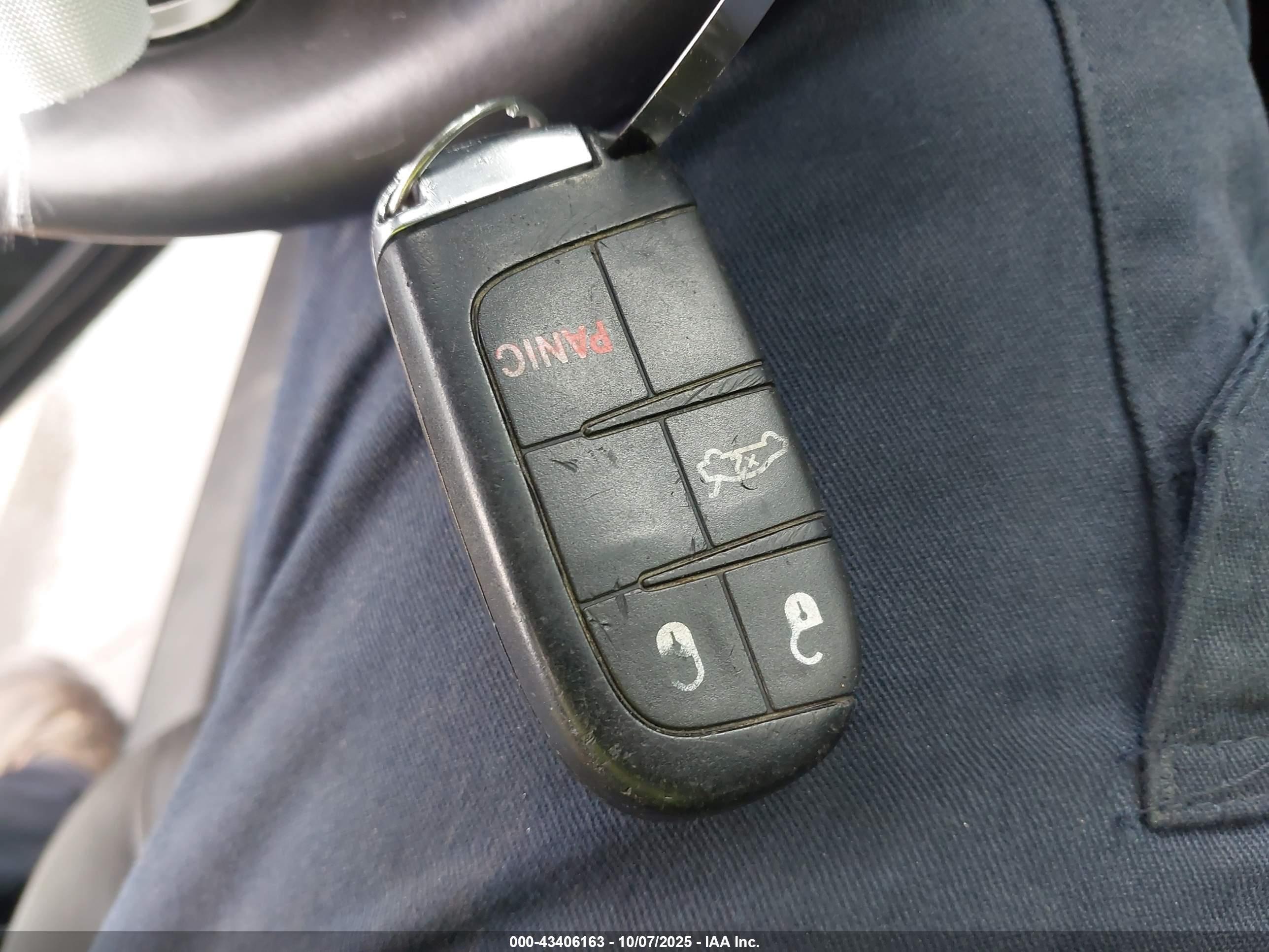 CHRYSLER 300 image 11