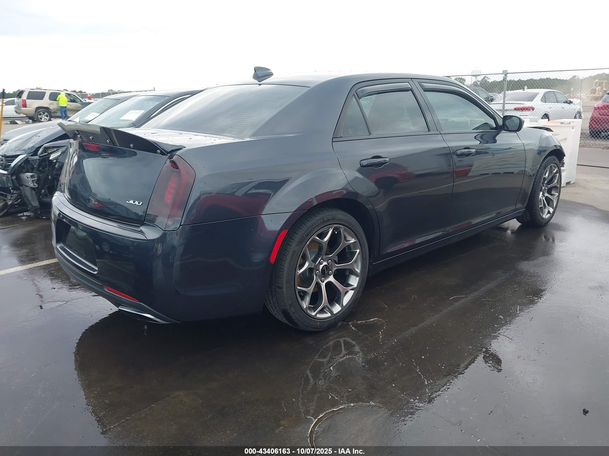 CHRYSLER 300 image 4