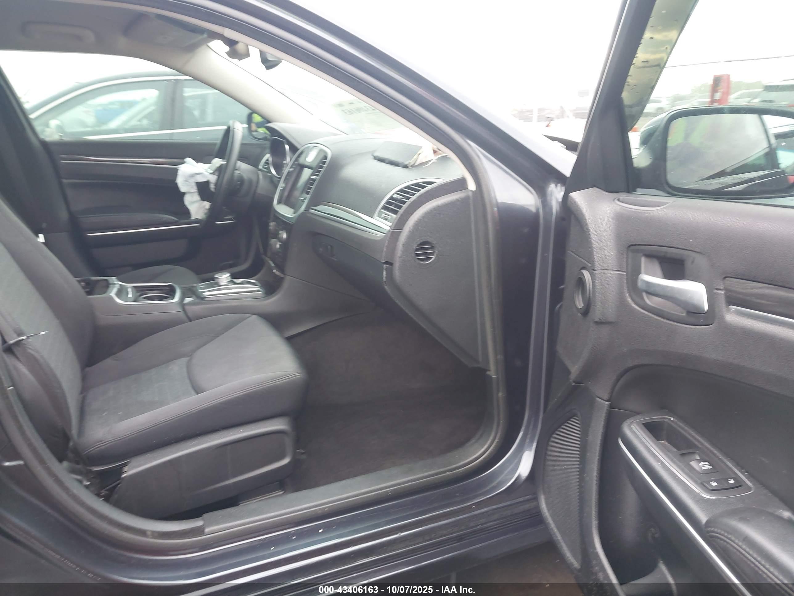 CHRYSLER 300 image 5