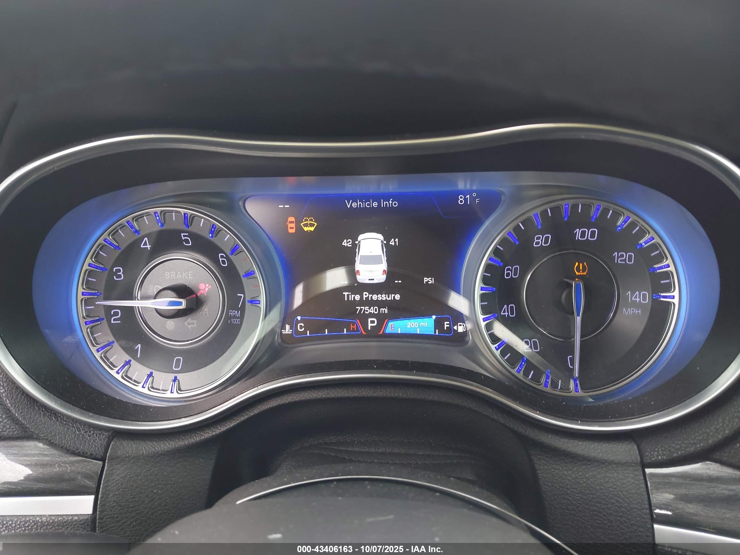 CHRYSLER 300 image 7