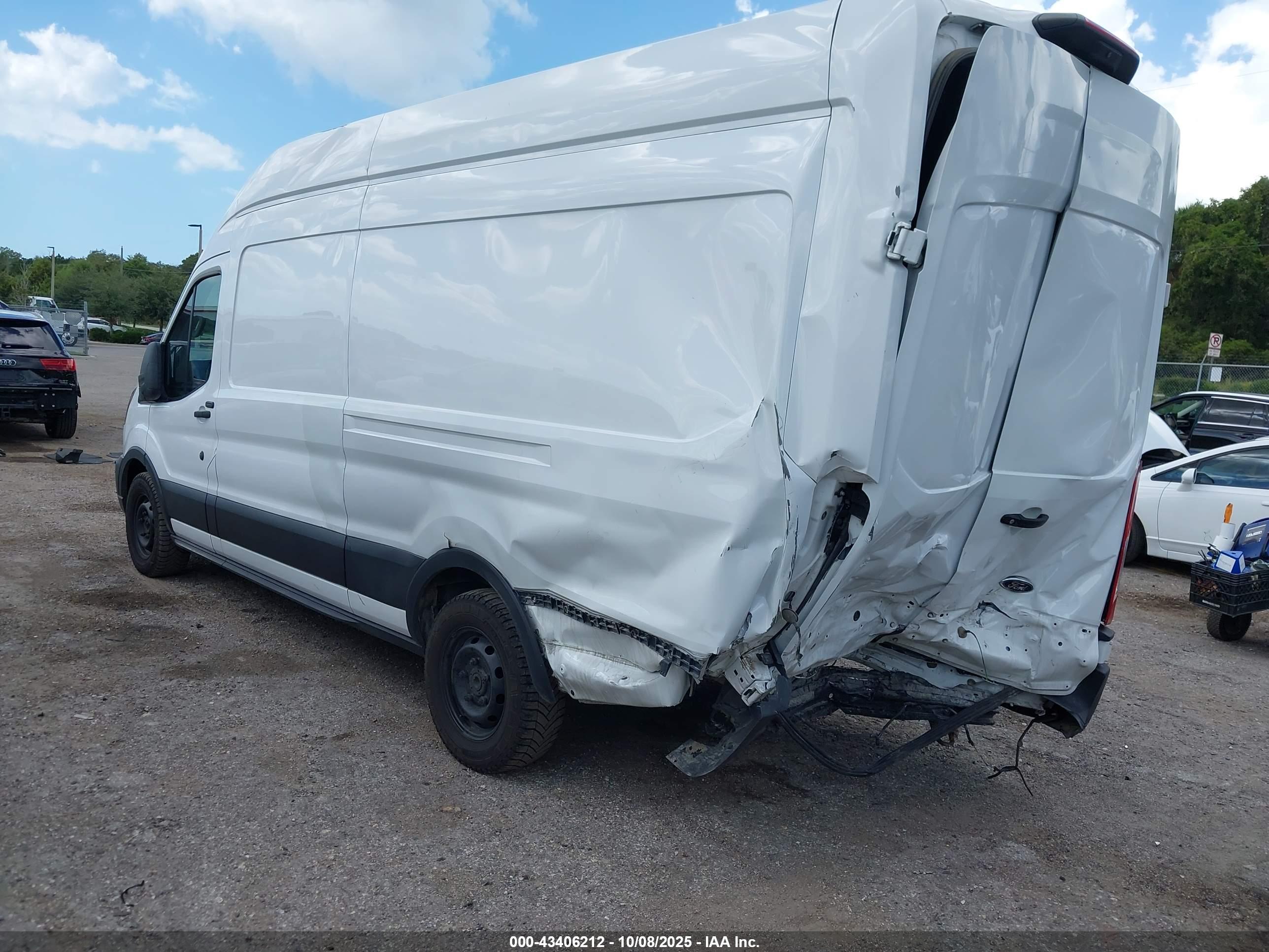 FORD TRANSIT-350 image 3