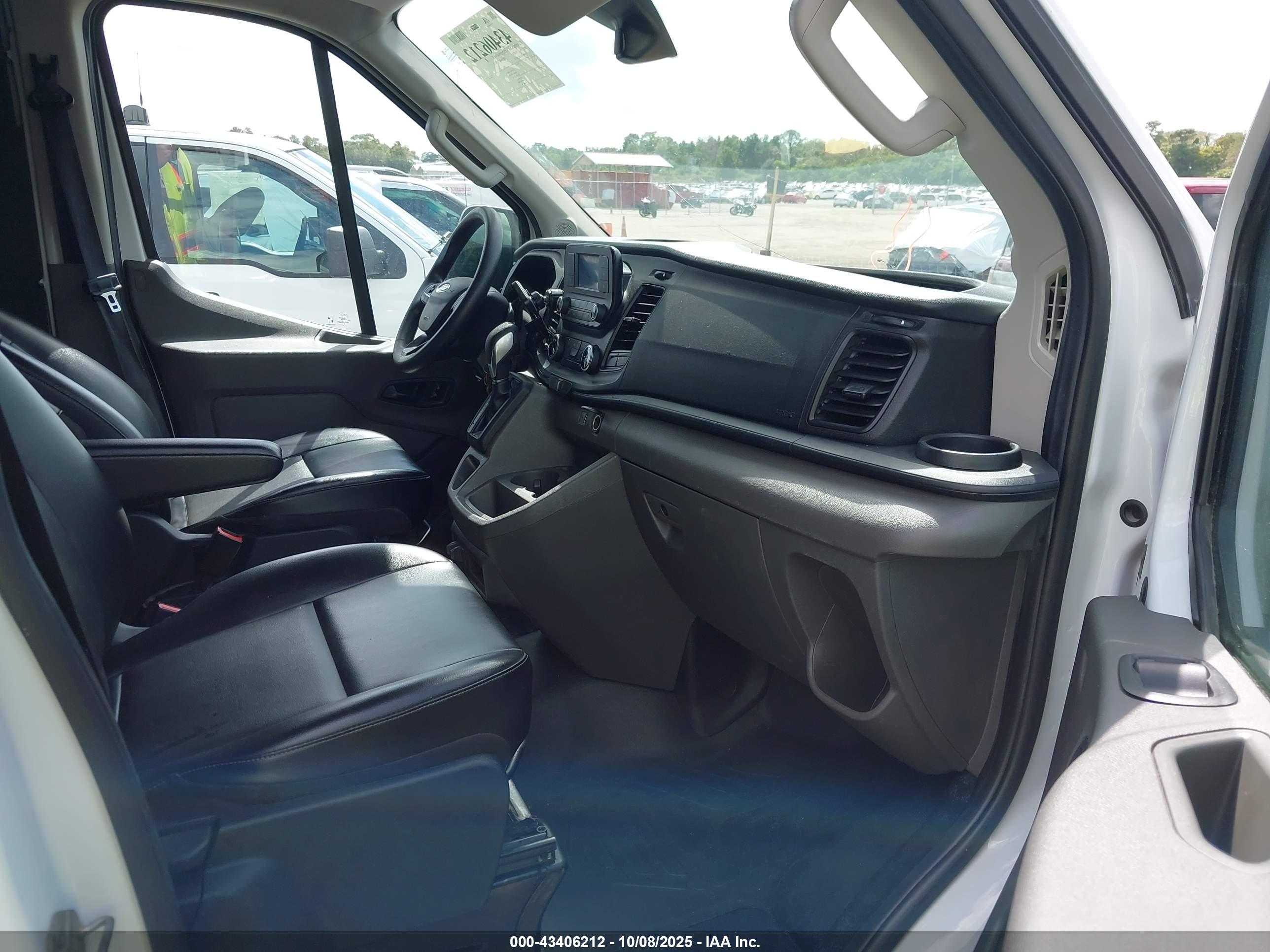 FORD TRANSIT-350 image 5