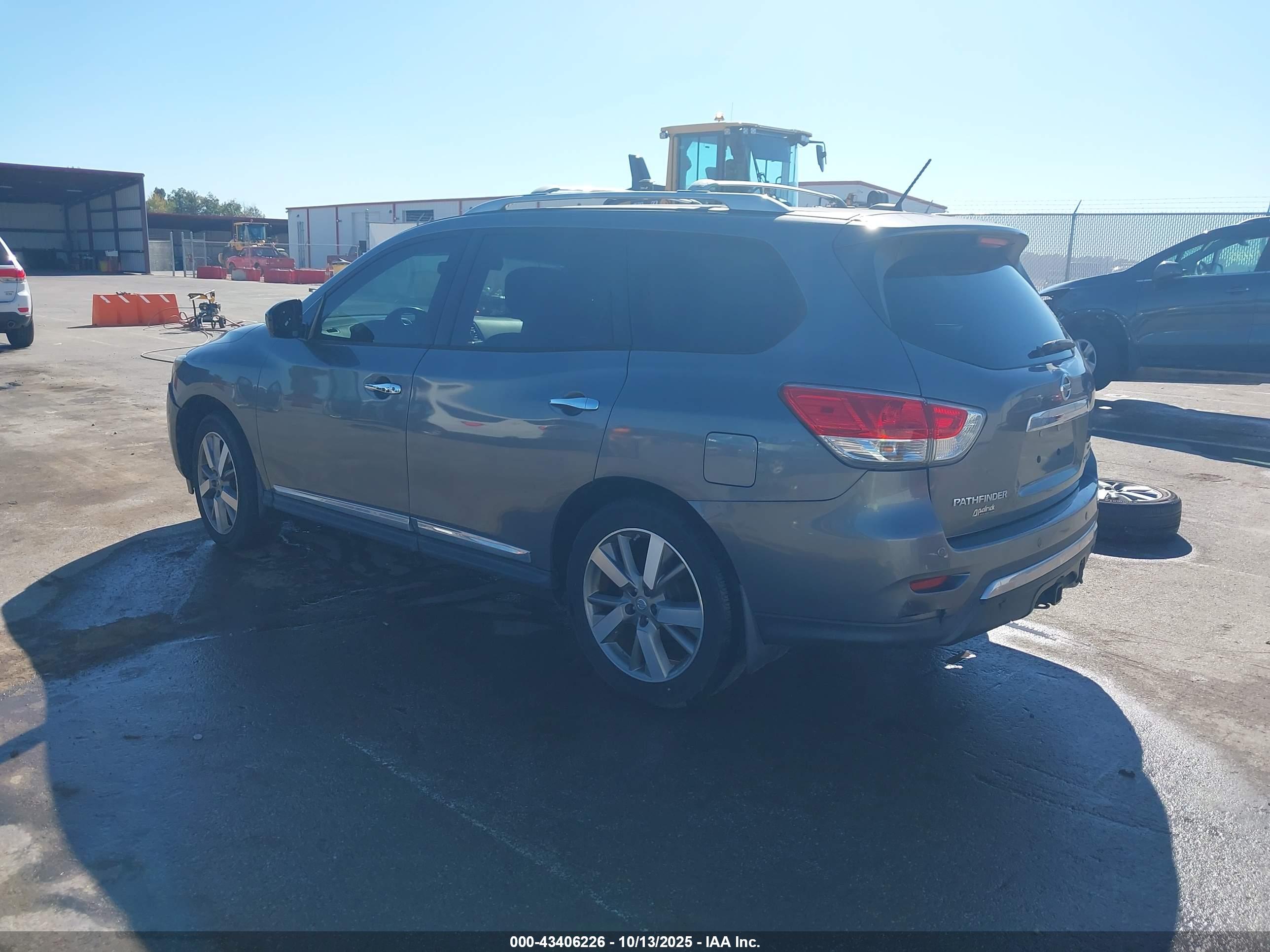 NISSAN PATHFINDER image 3