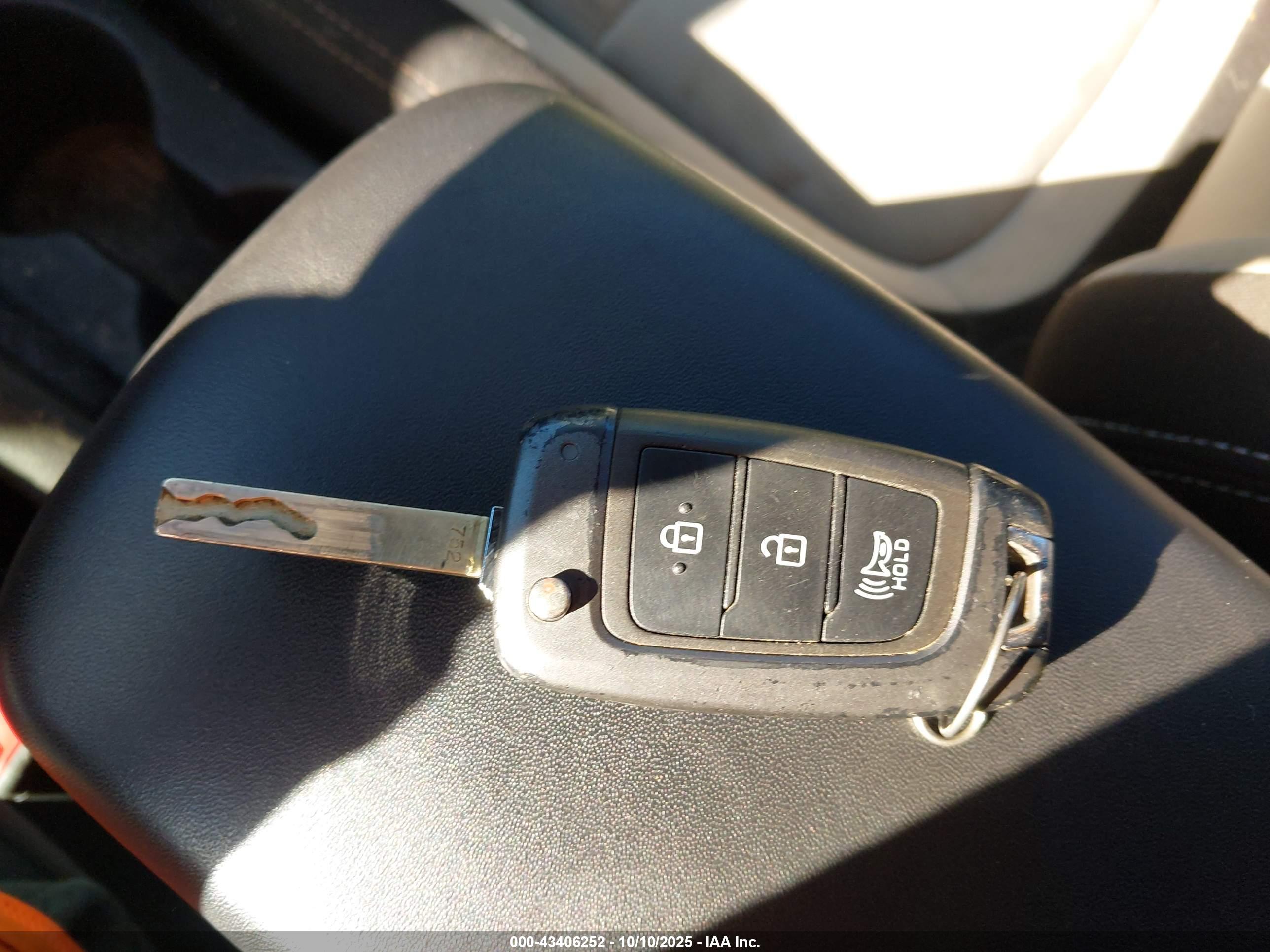 HYUNDAI VENUE image 11