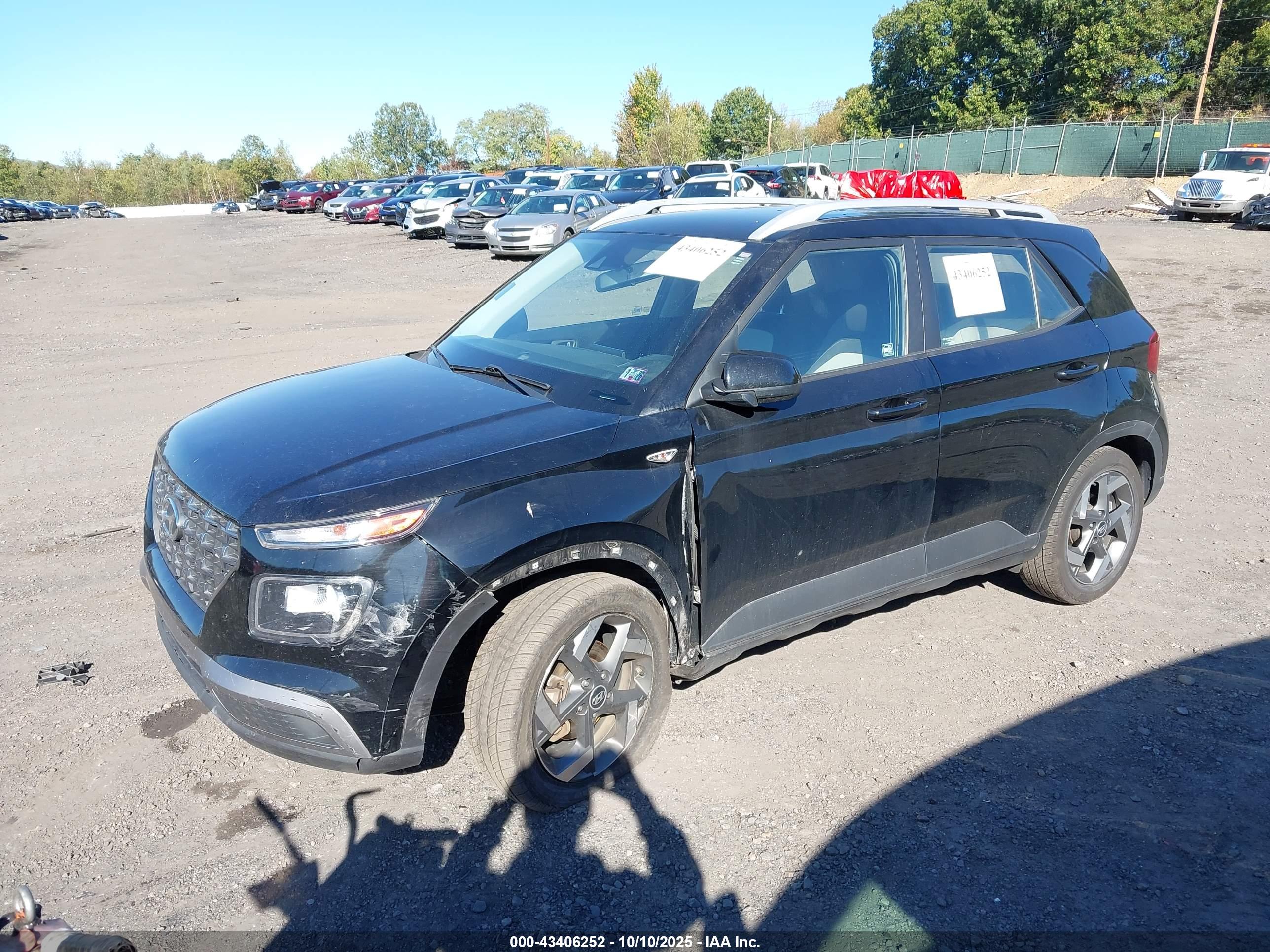HYUNDAI VENUE image 2