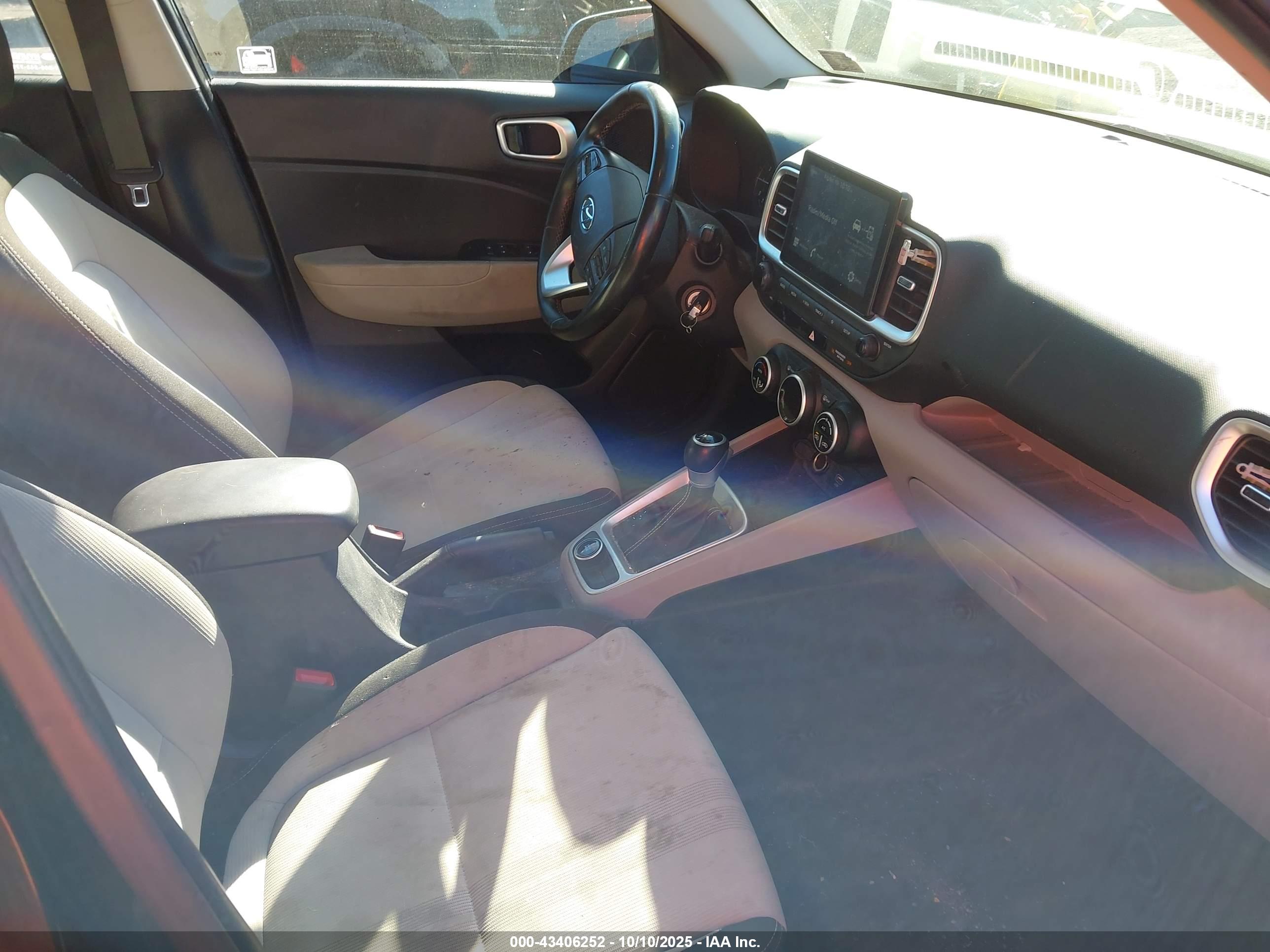 HYUNDAI VENUE image 5