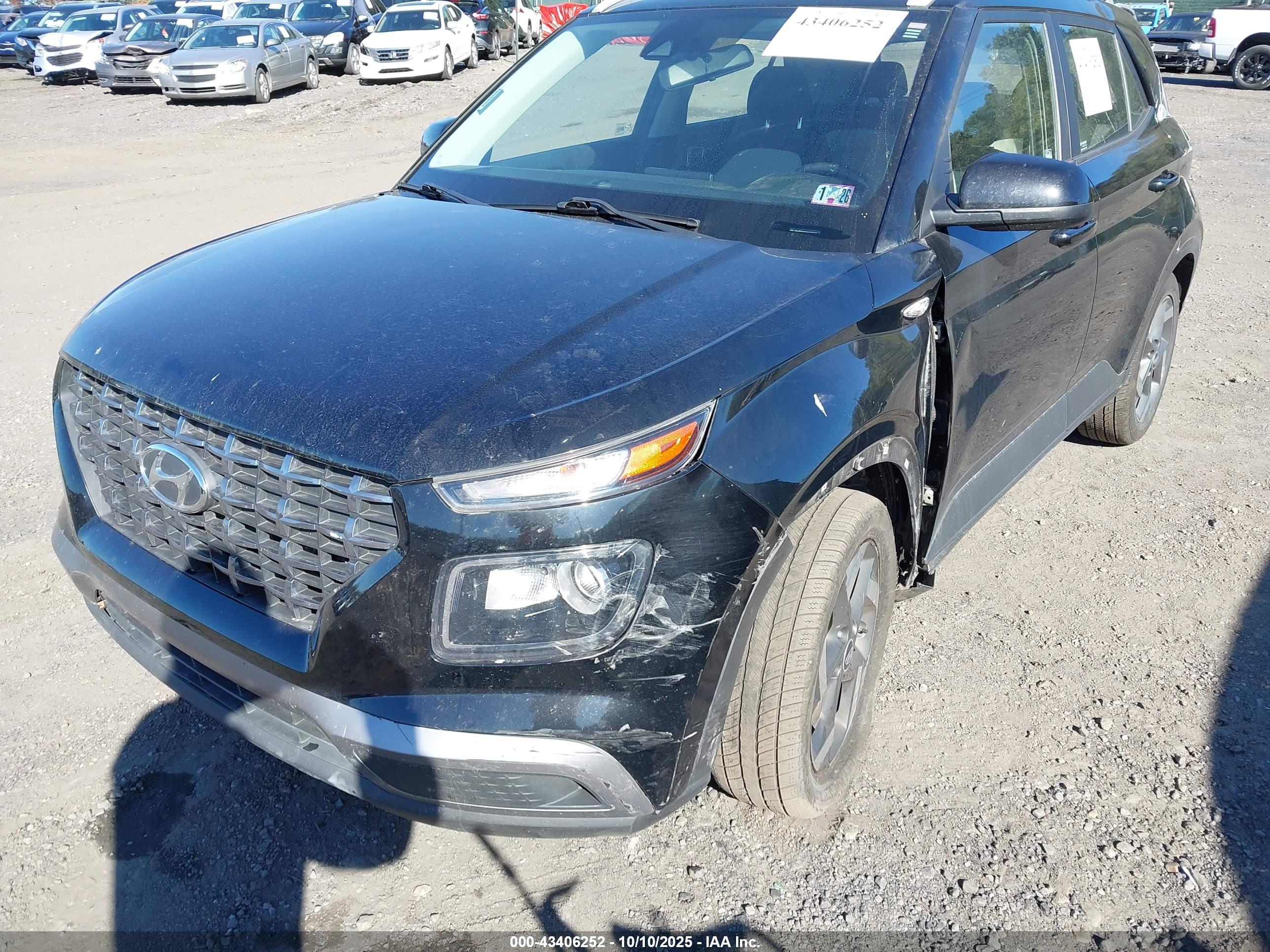 HYUNDAI VENUE image 6