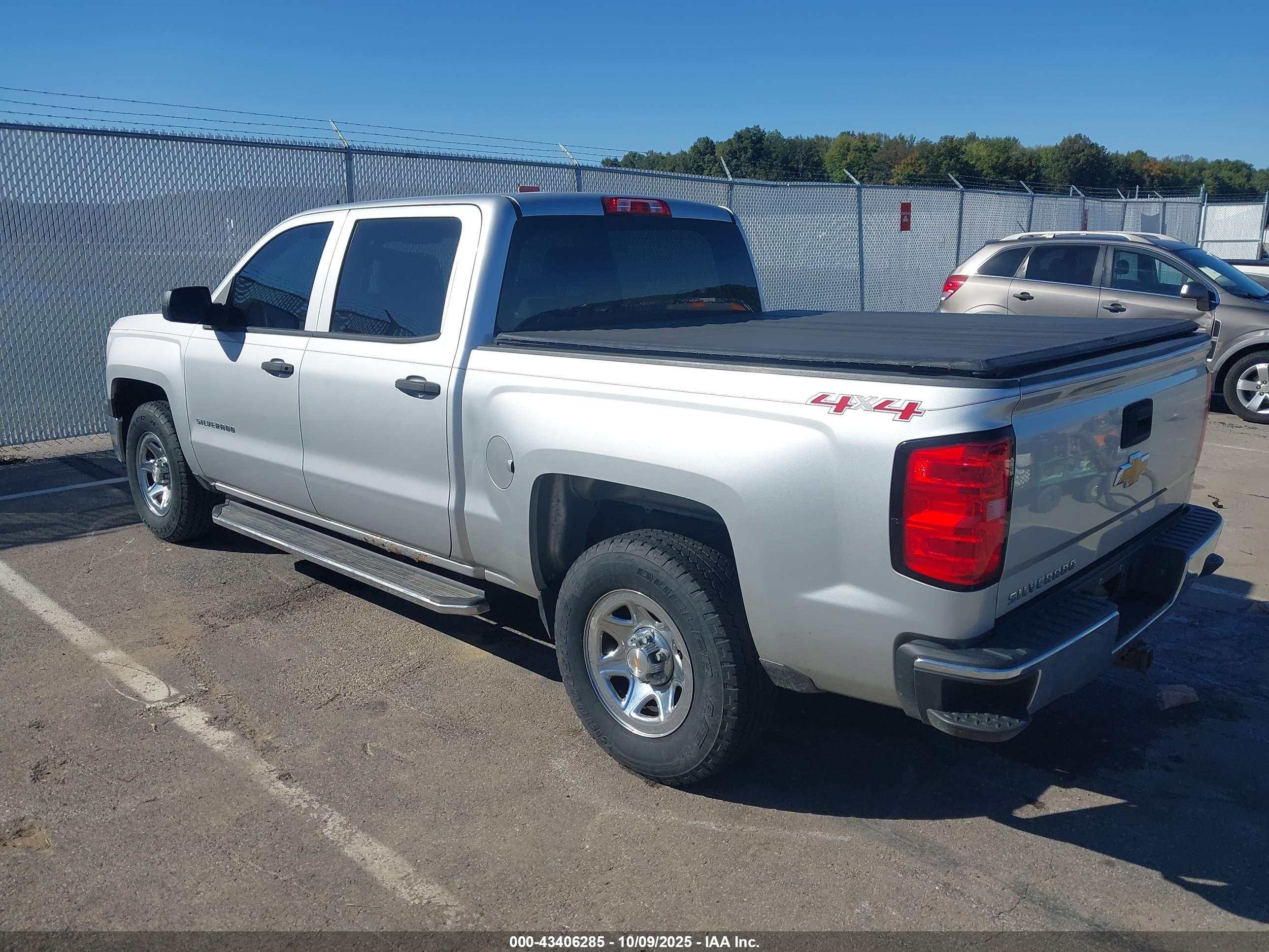 CHEVROLET SILVERADO image 3