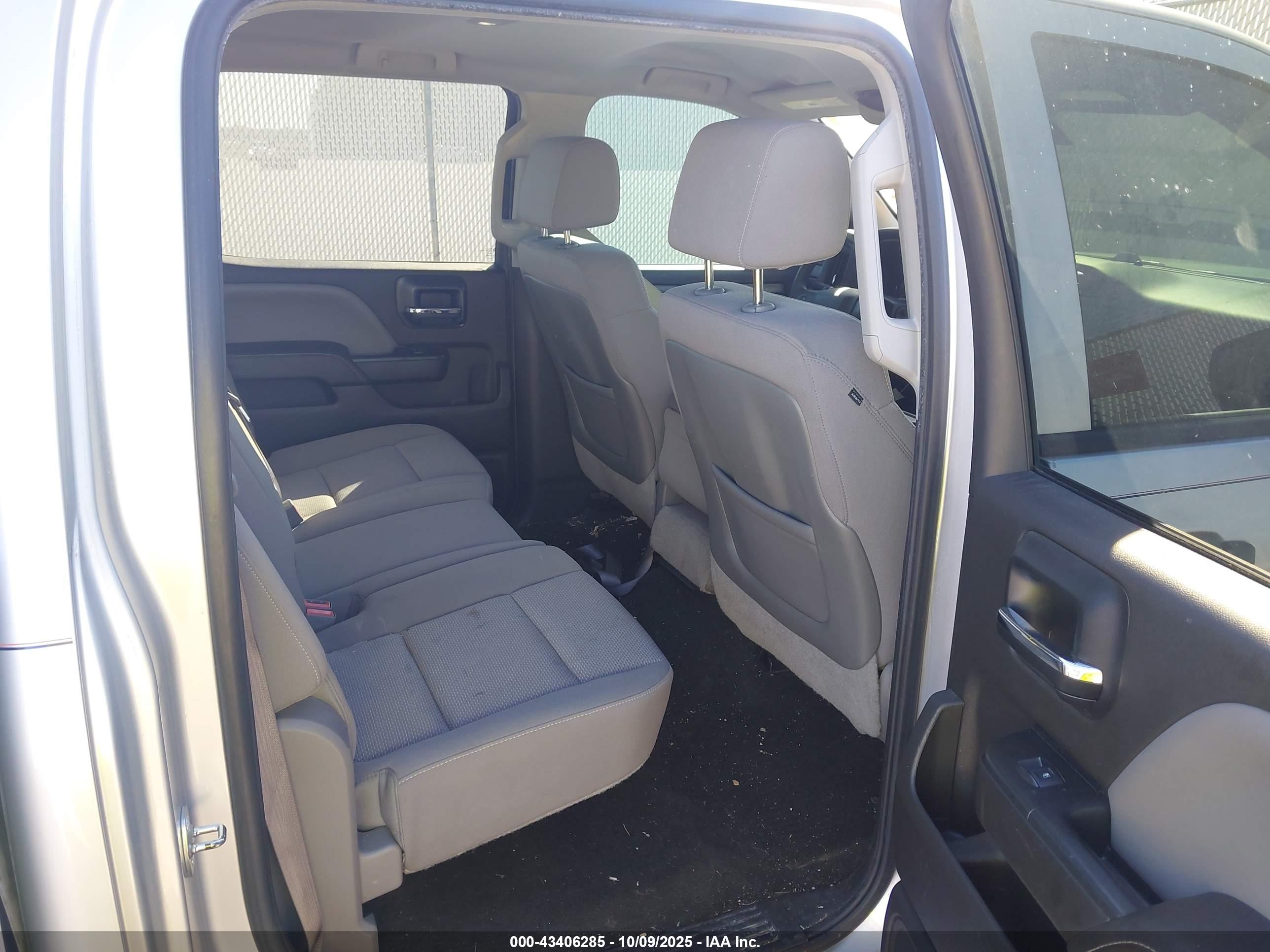 CHEVROLET SILVERADO image 8