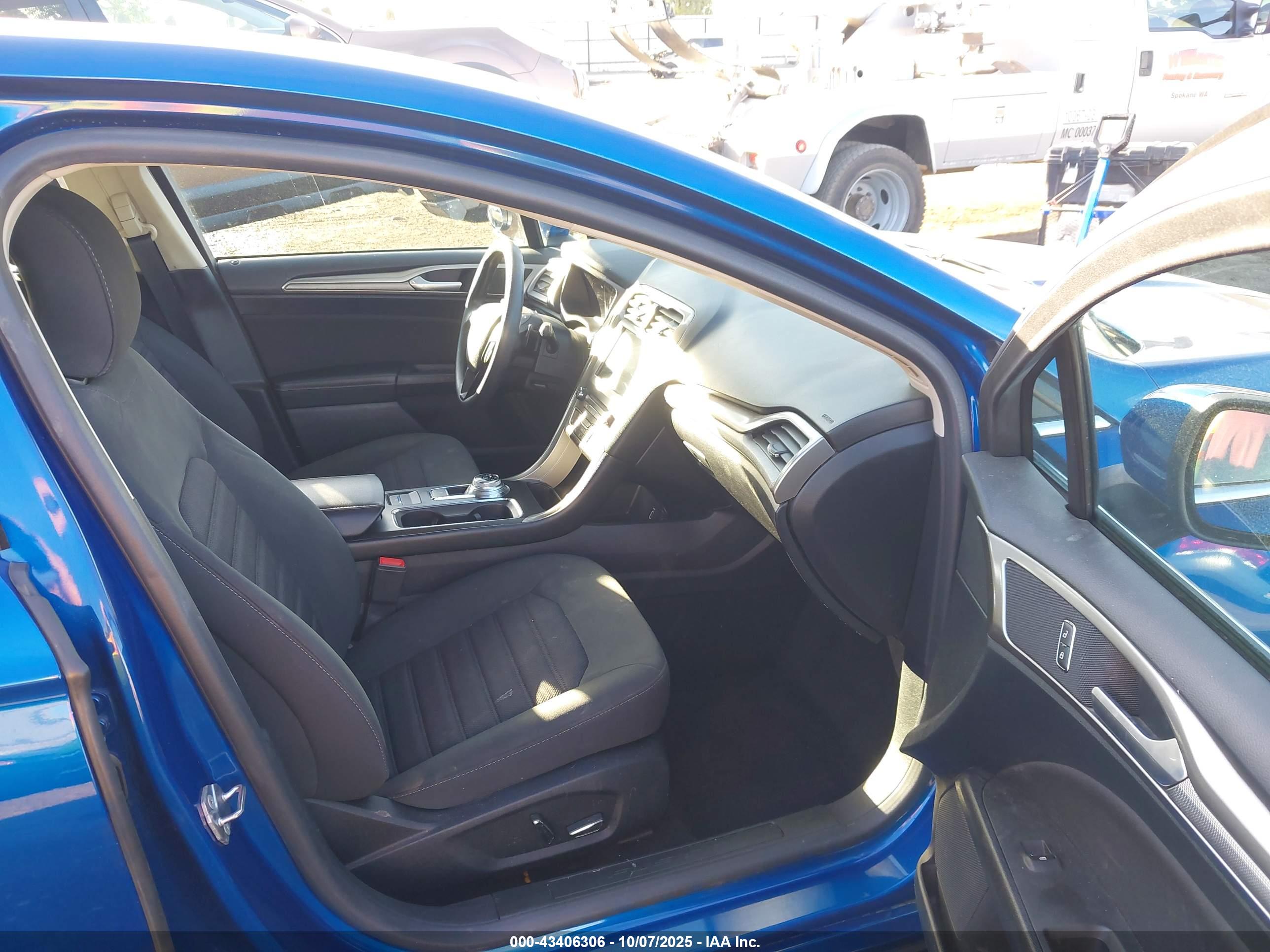 FORD FUSION image 5