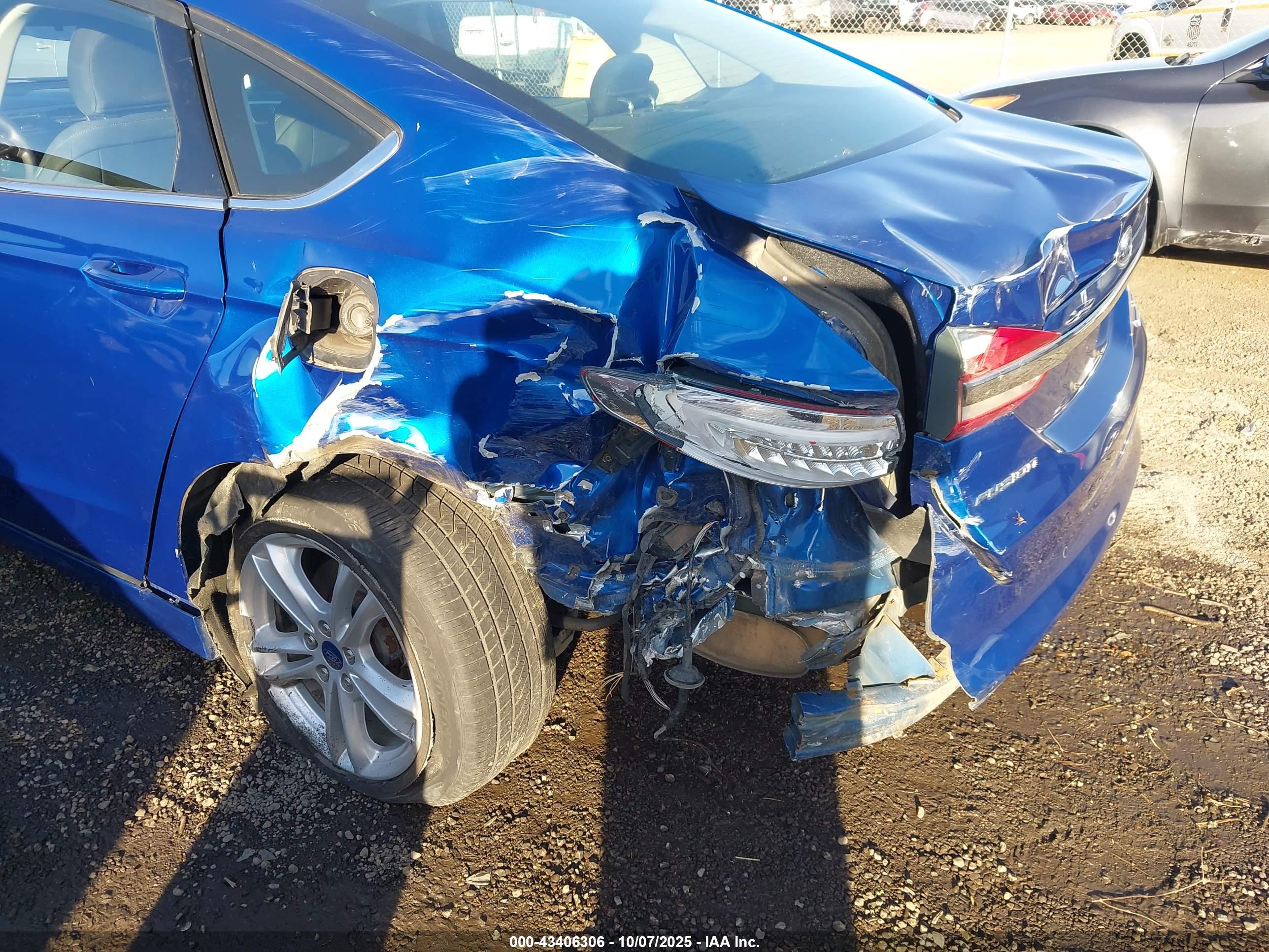 FORD FUSION image 6