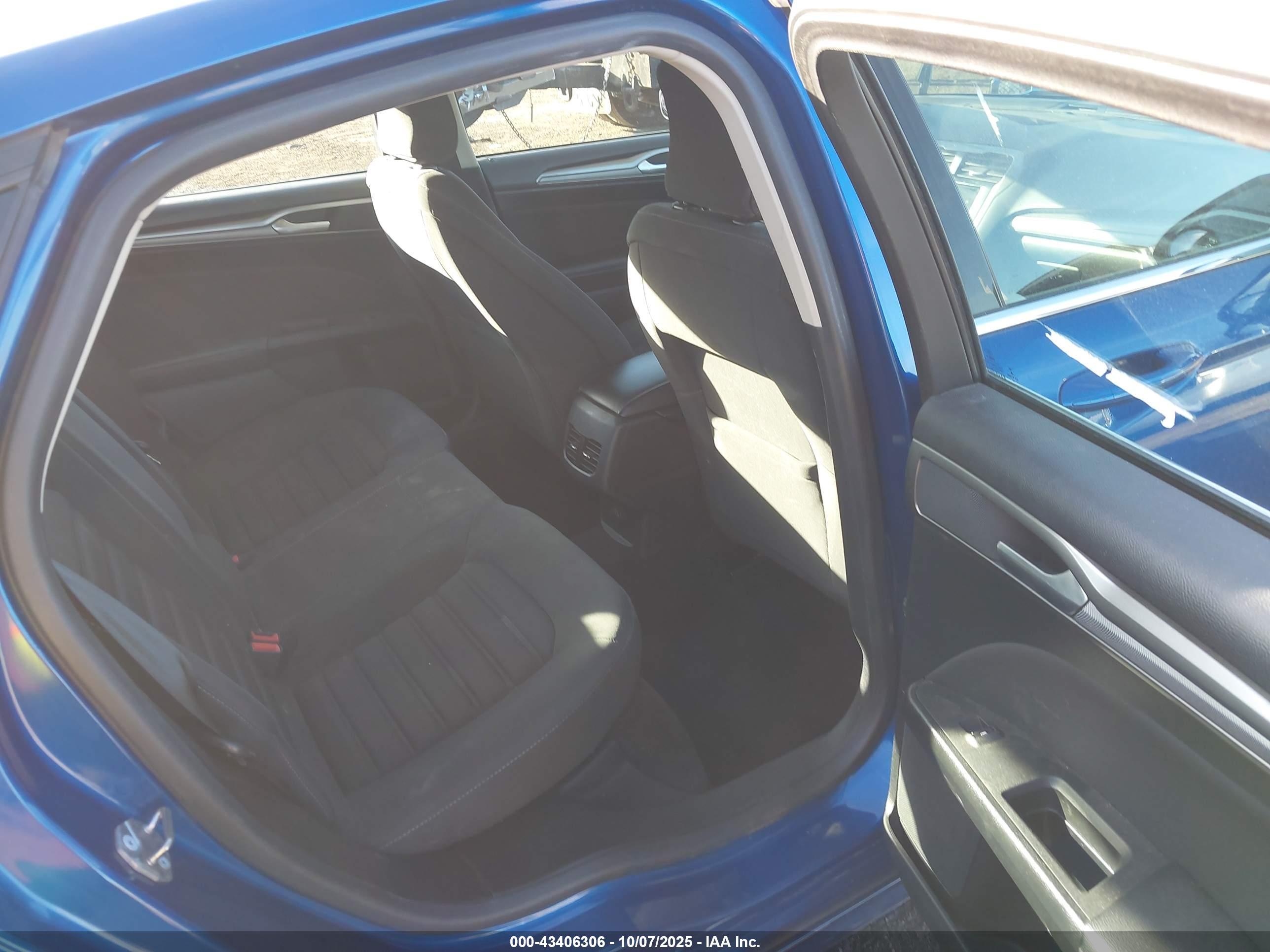 FORD FUSION image 8