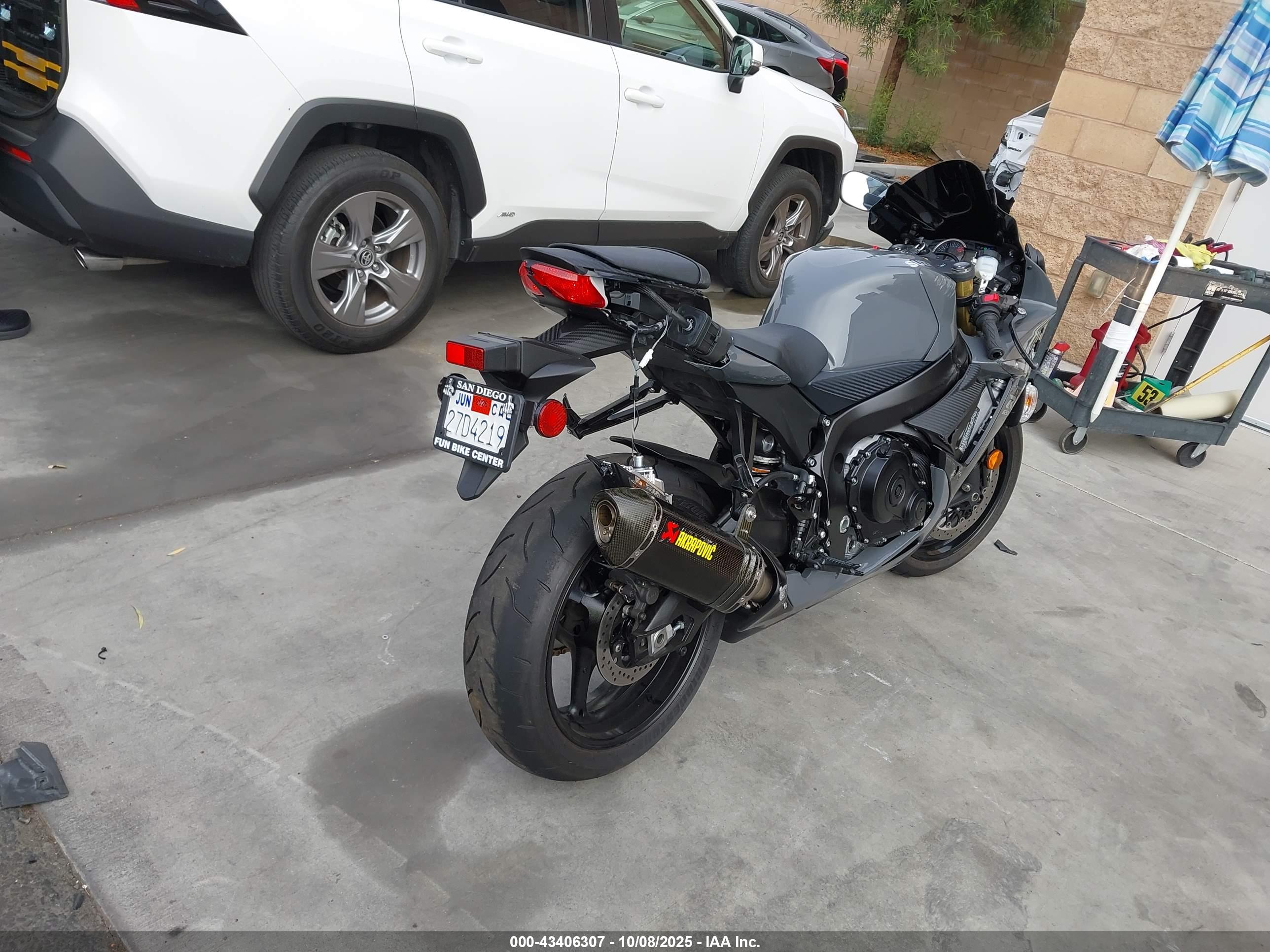 SUZUKI GSX-R750 image 4