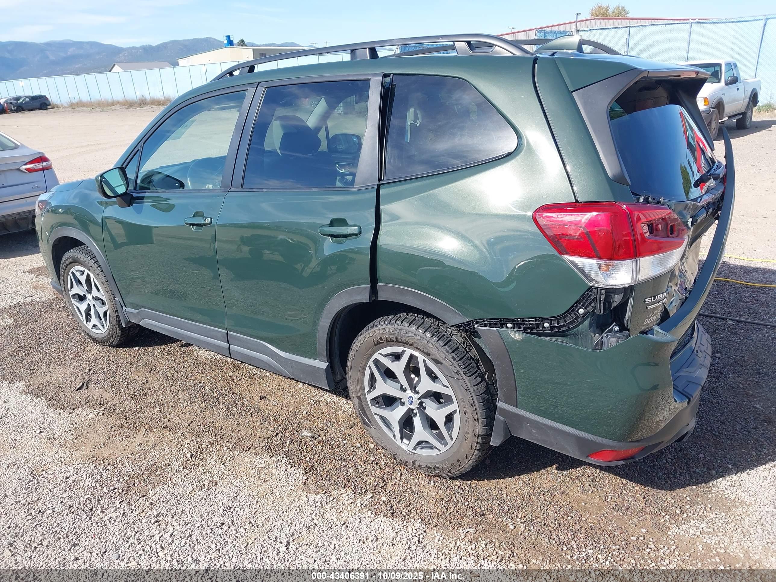 SUBARU FORESTER image 3