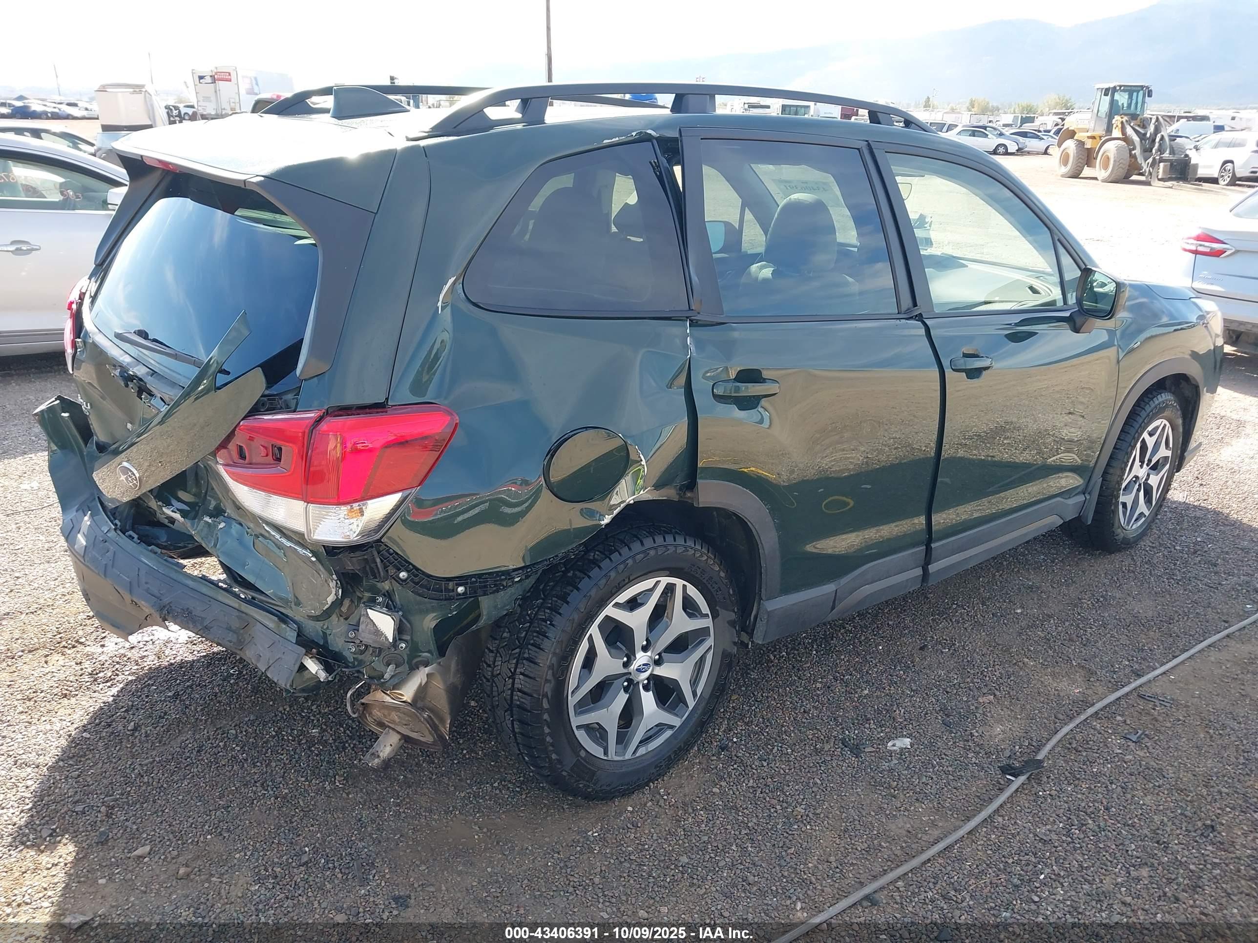 SUBARU FORESTER image 4