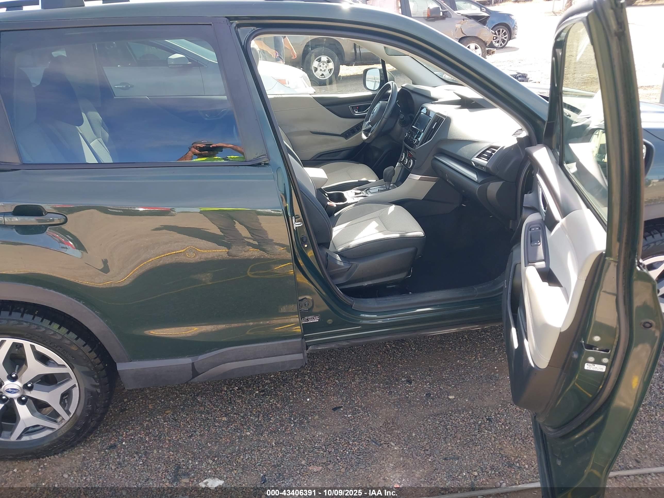 SUBARU FORESTER image 5