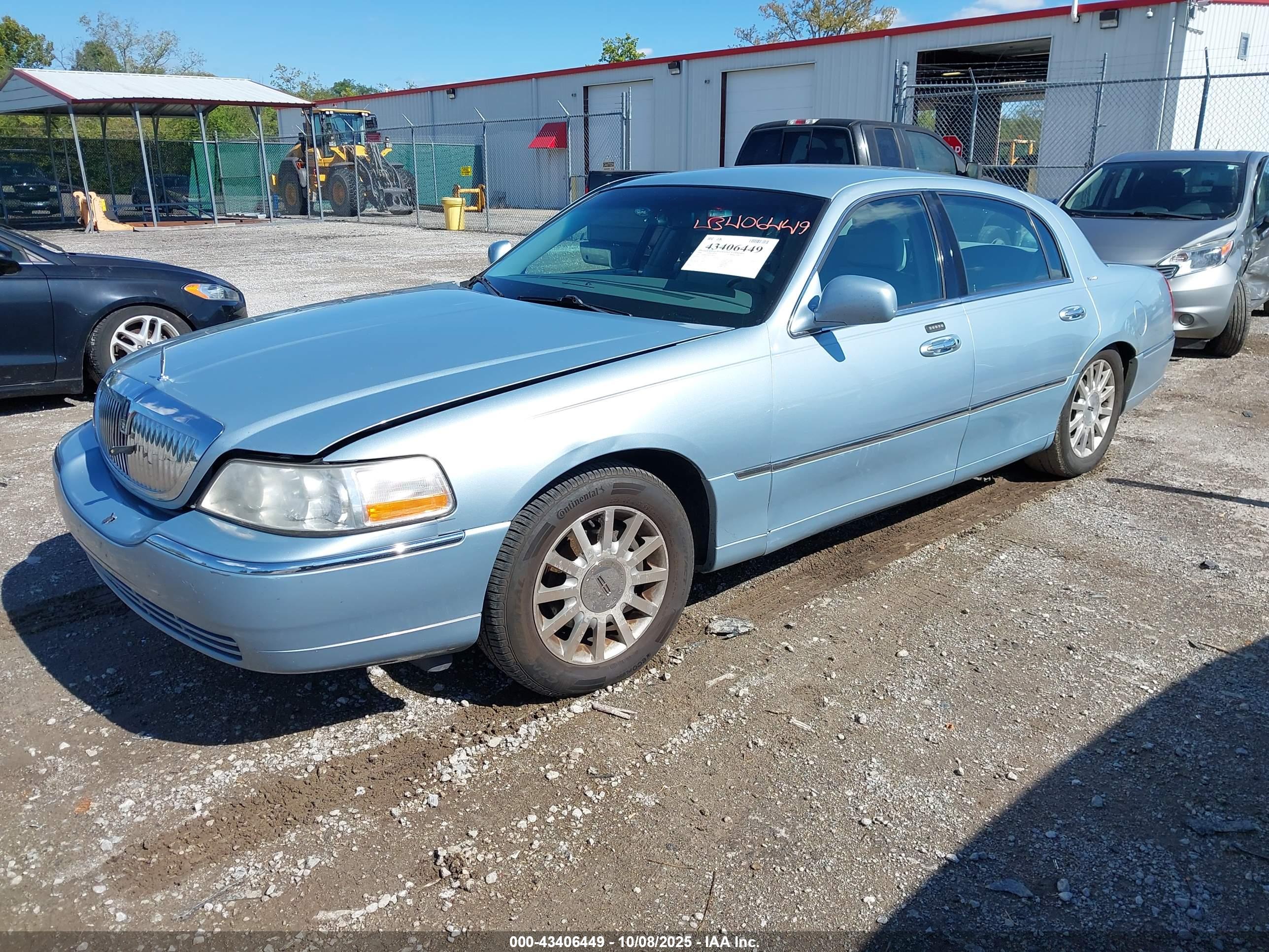 LINCOLN TOWN image 2
