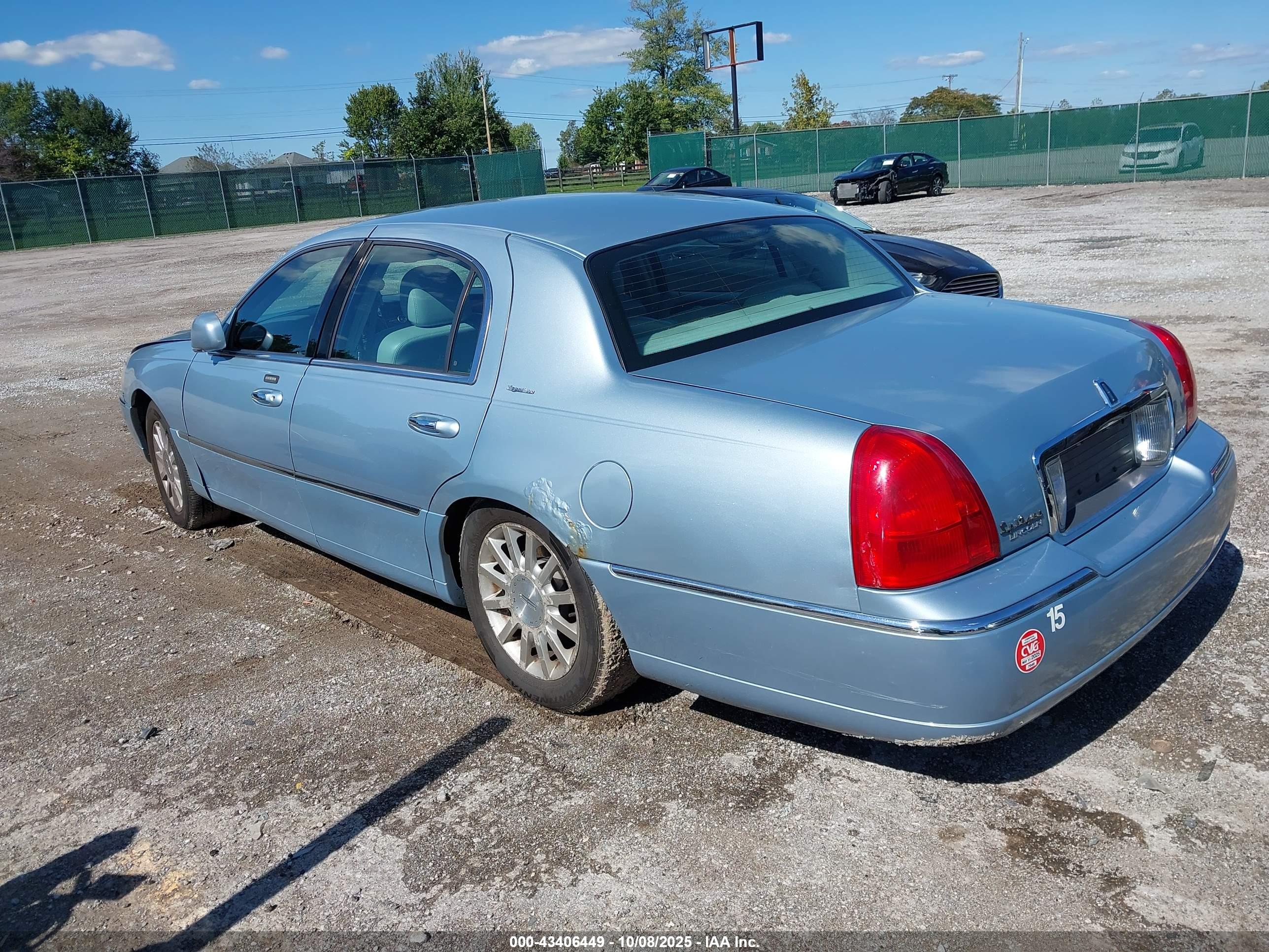 LINCOLN TOWN image 3
