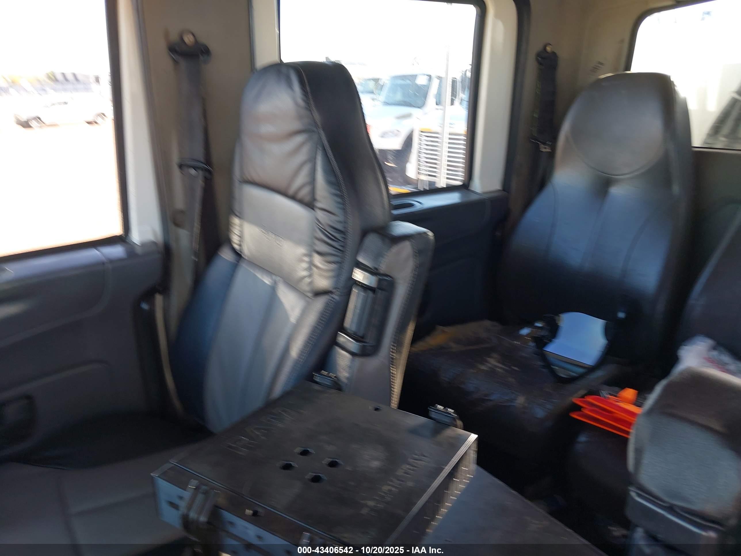 INTERNATIONAL 7000 image 7