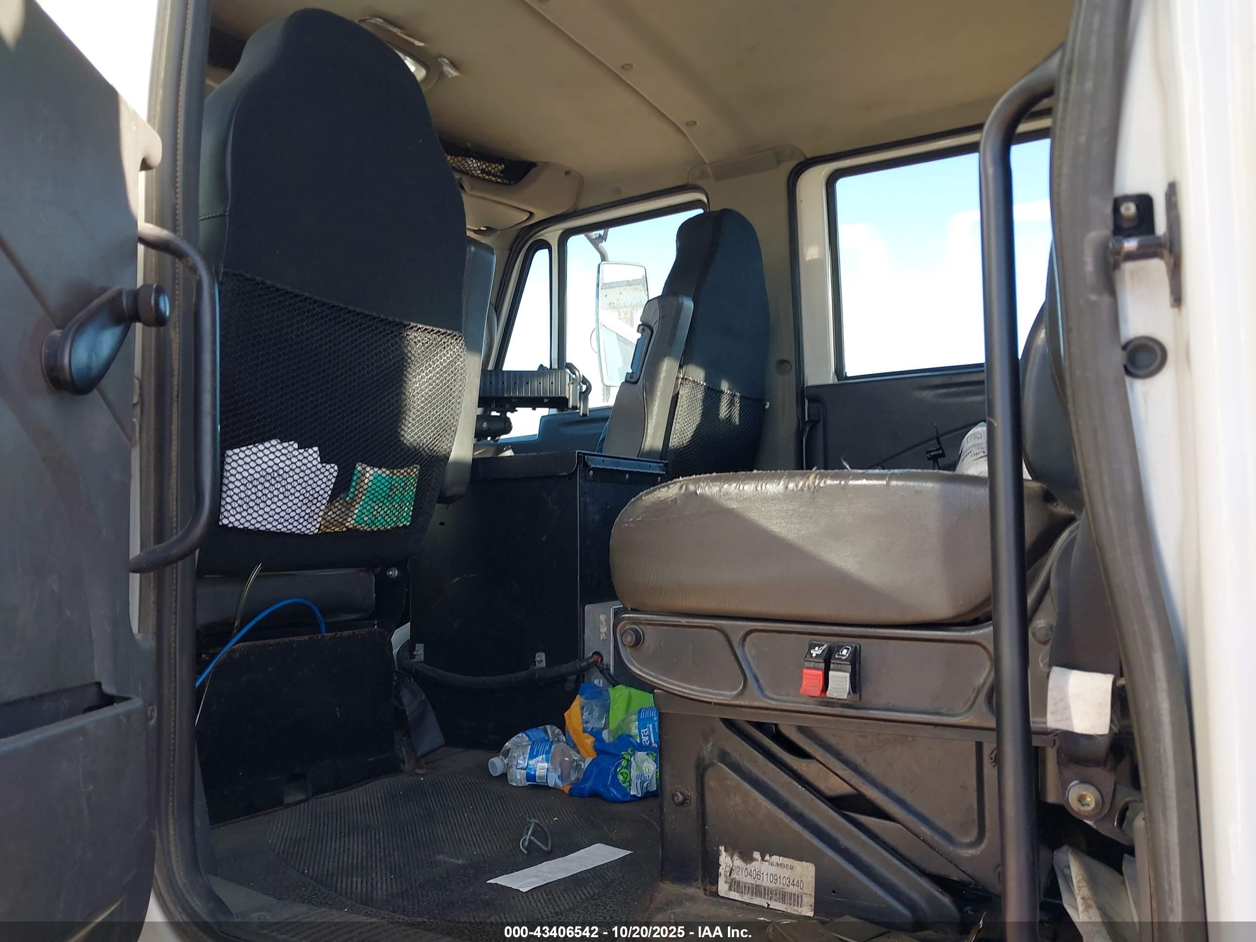 INTERNATIONAL 7000 image 8