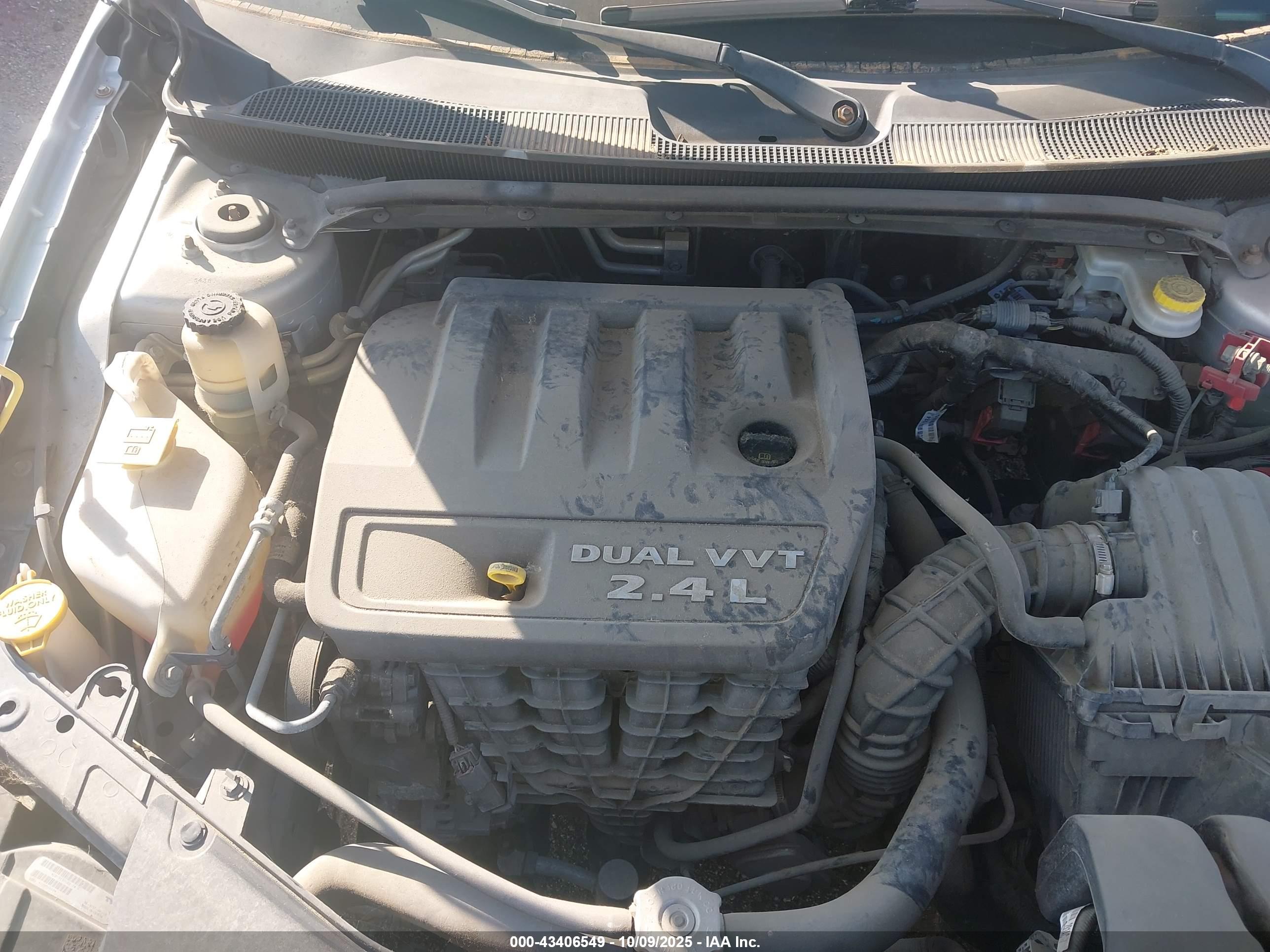 CHRYSLER 200 image 10