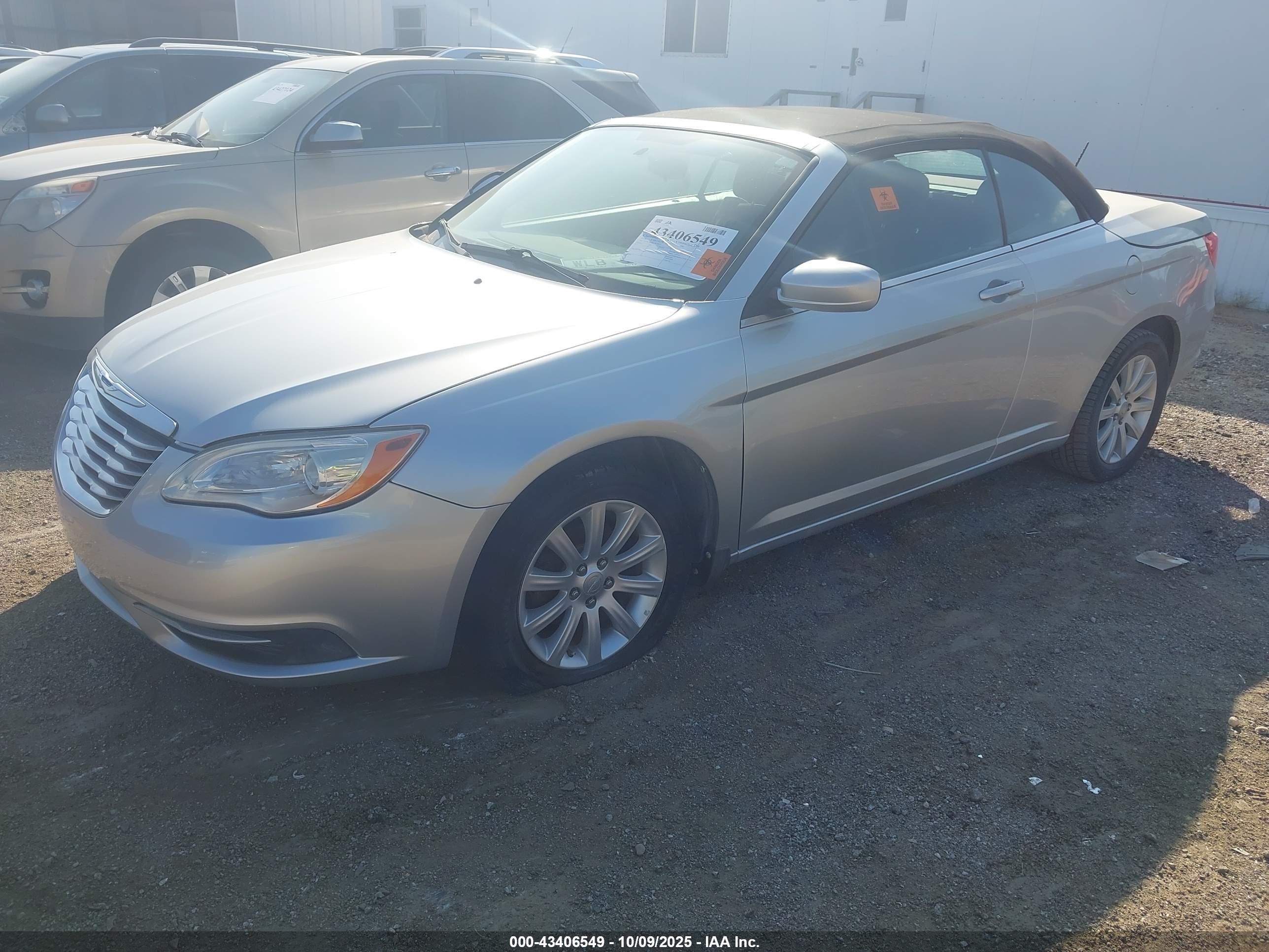 CHRYSLER 200 image 2
