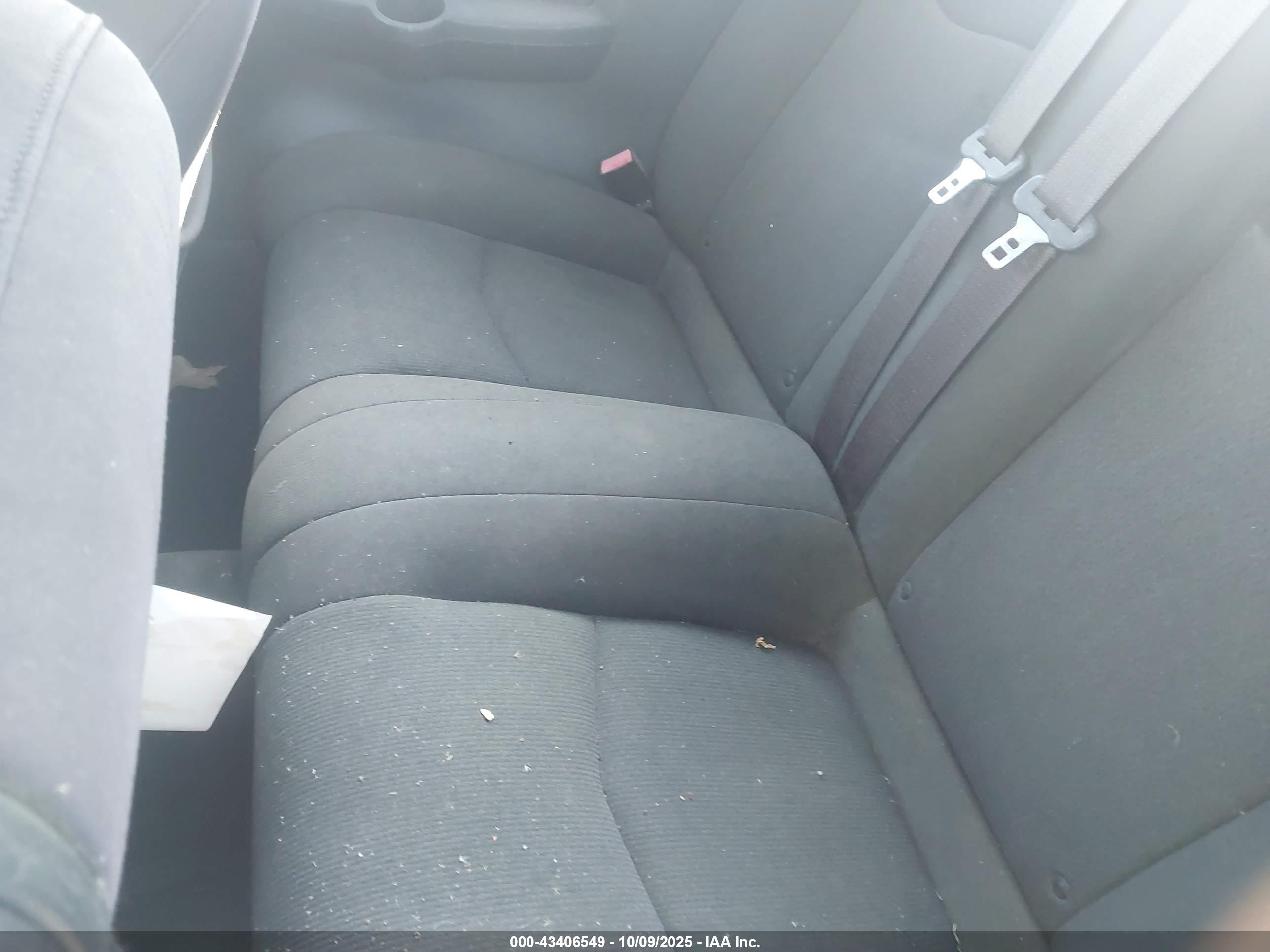 CHRYSLER 200 image 8