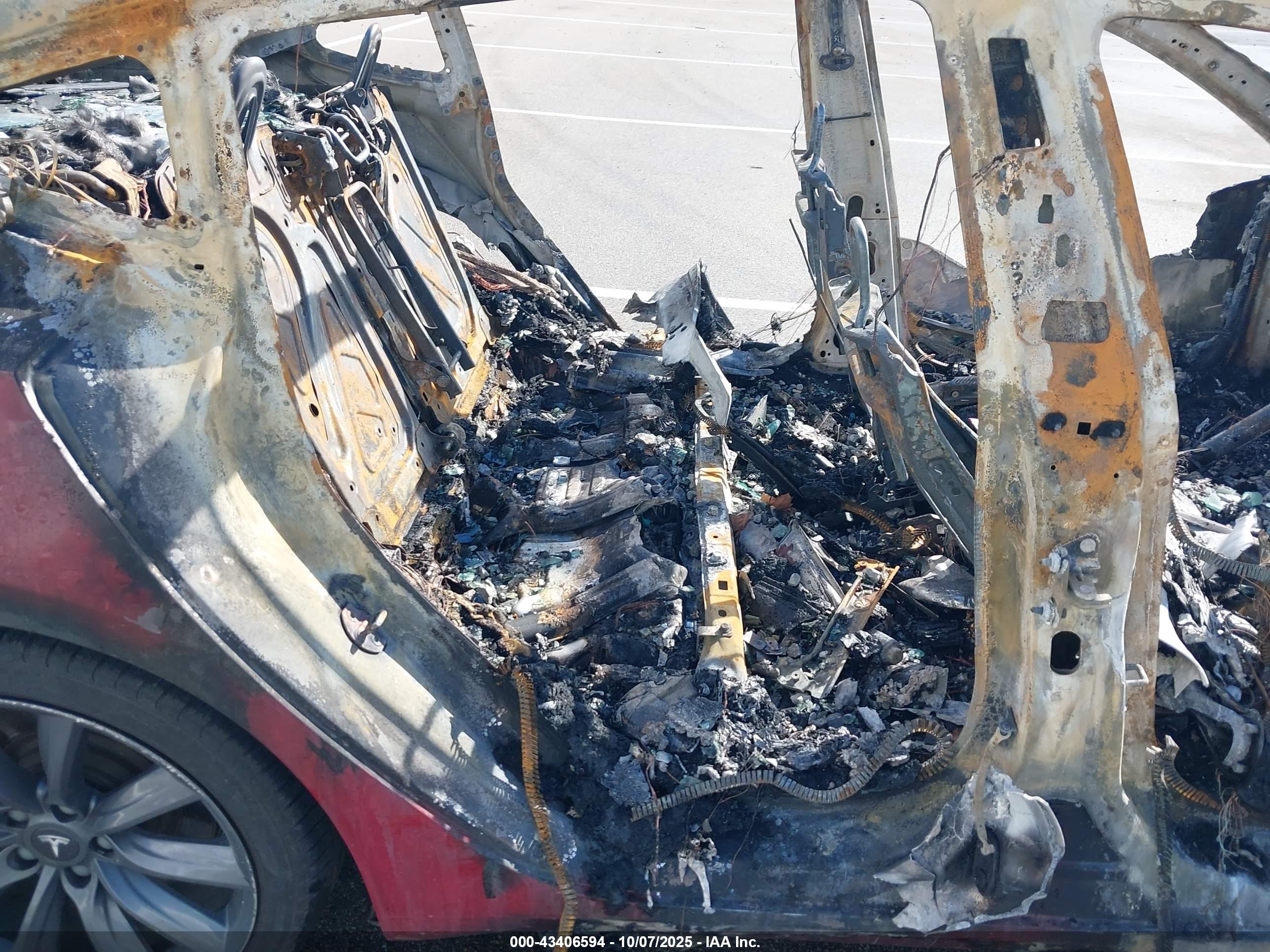 TESLA MODEL image 8