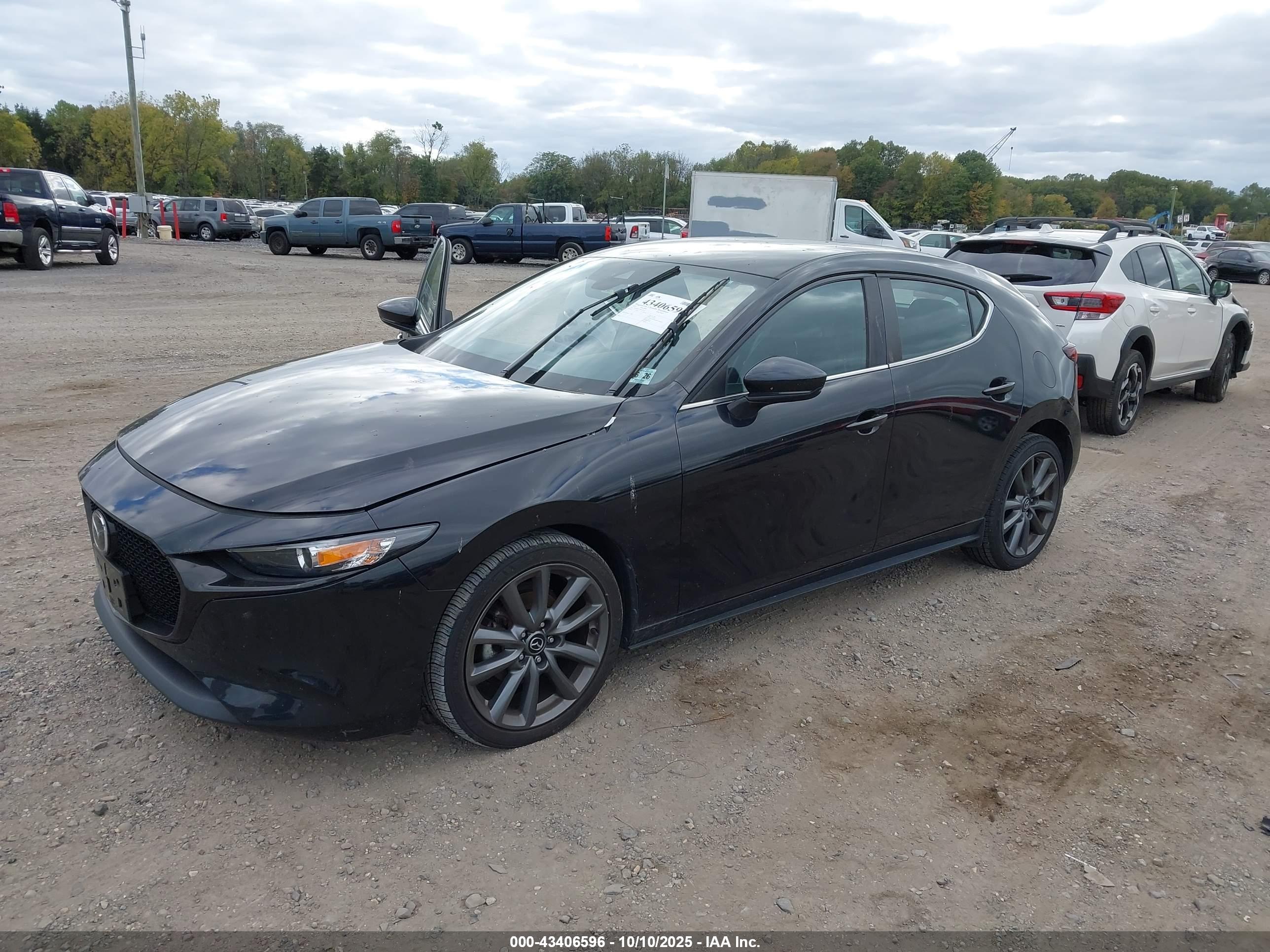 MAZDA MAZDA3 image 2