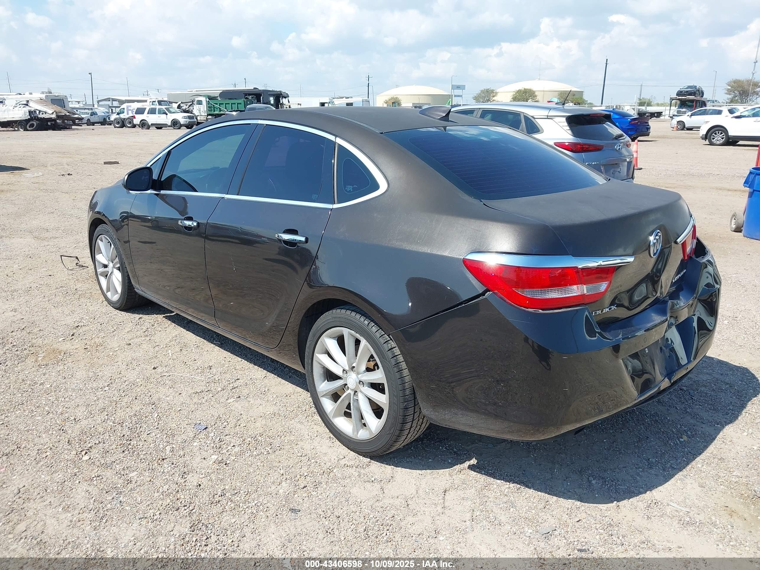 BUICK VERANO image 3