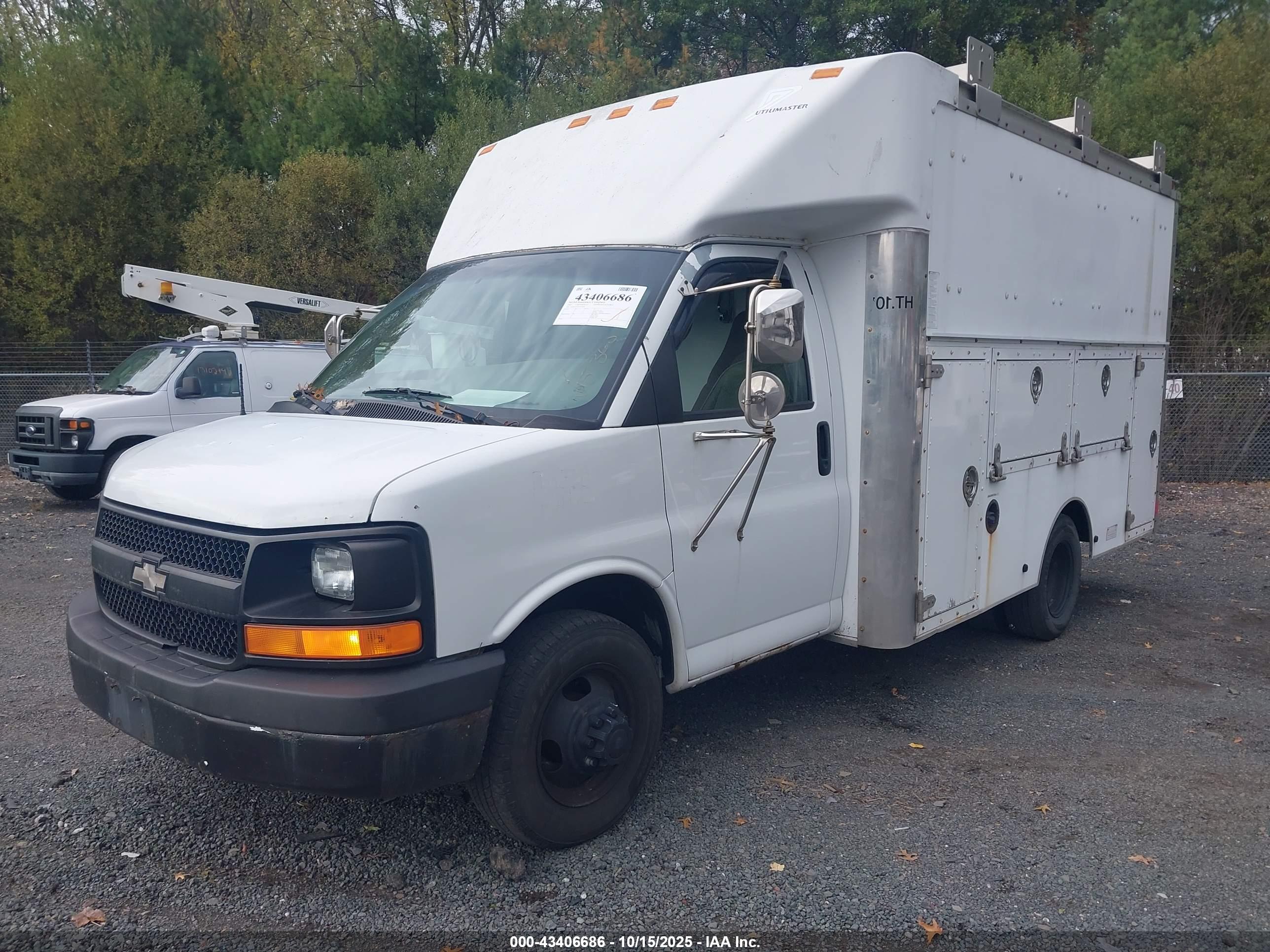 CHEVROLET EXPRESS image 2