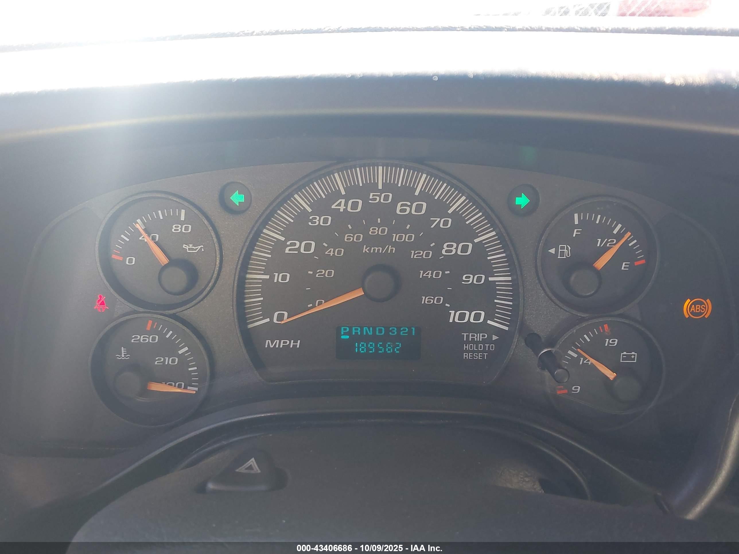 CHEVROLET EXPRESS image 6