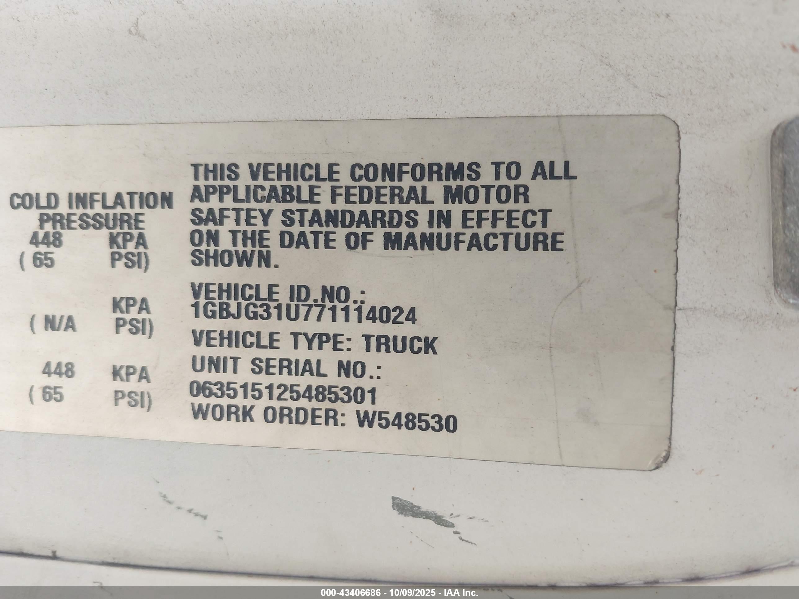CHEVROLET EXPRESS image 9