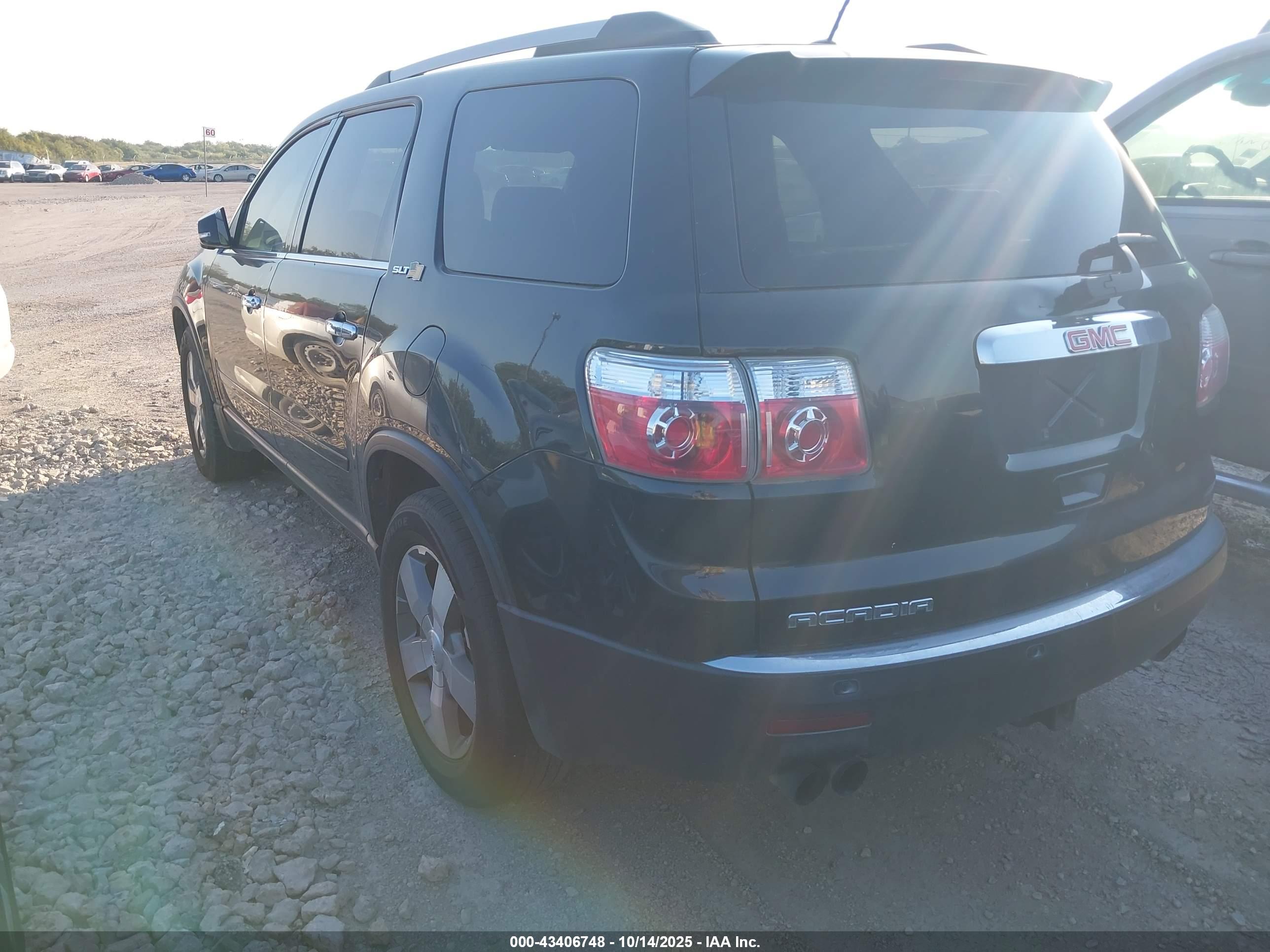GMC ACADIA image 3