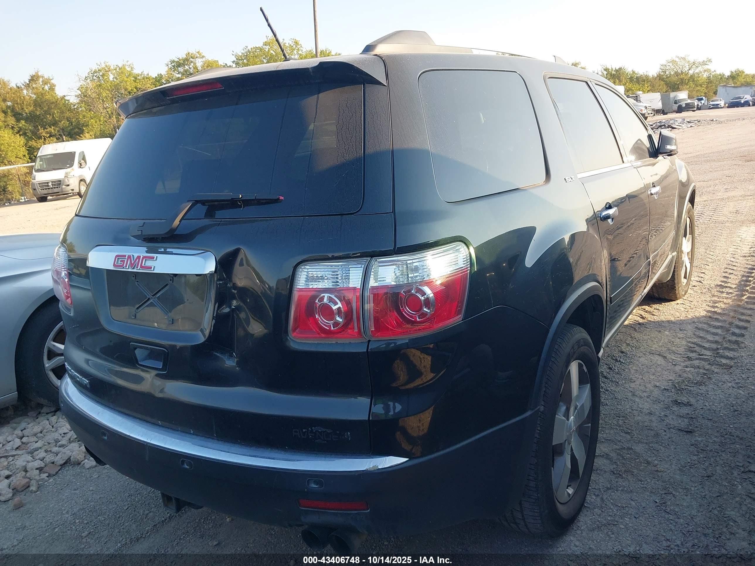 GMC ACADIA image 4