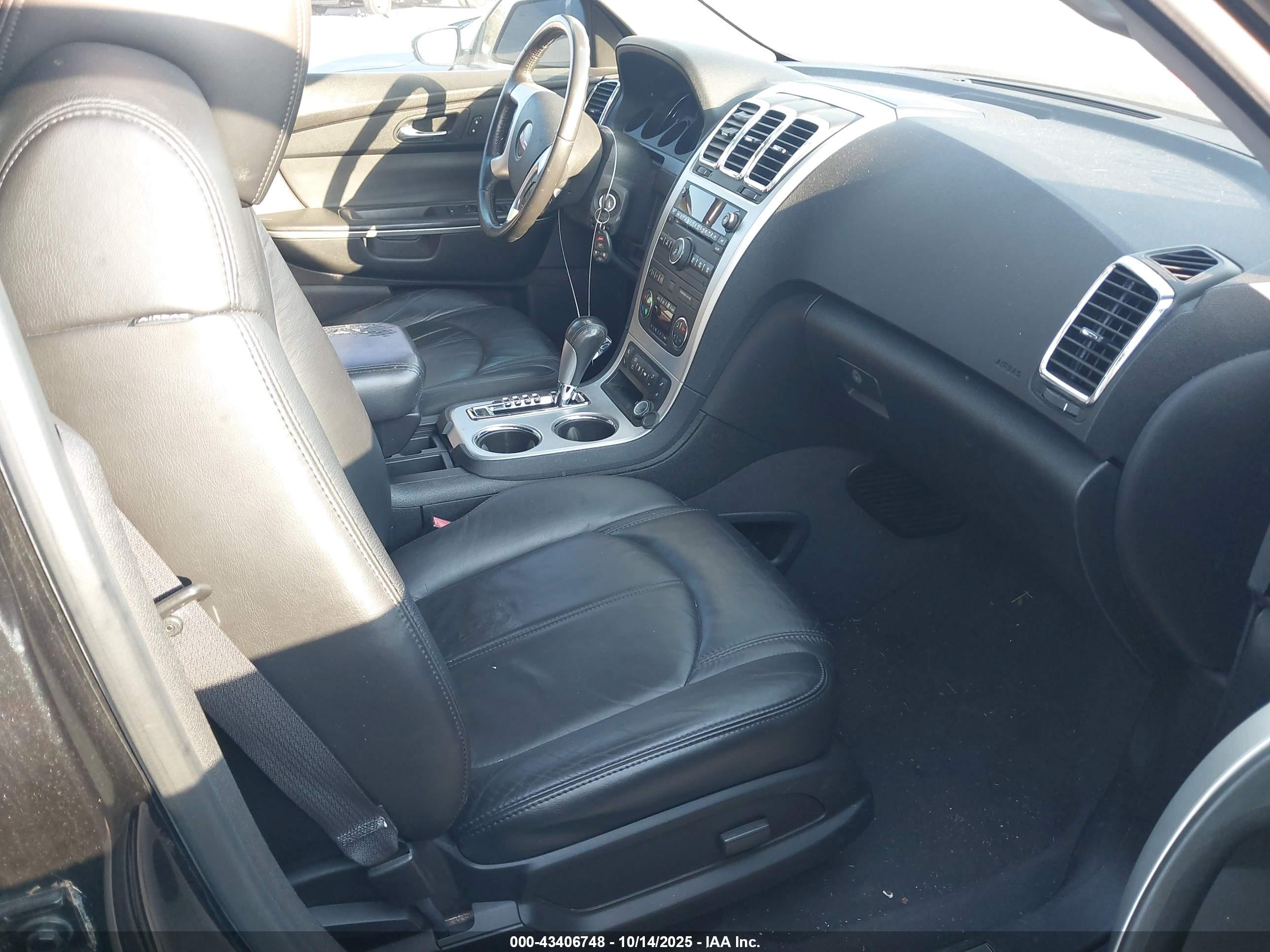 GMC ACADIA image 5