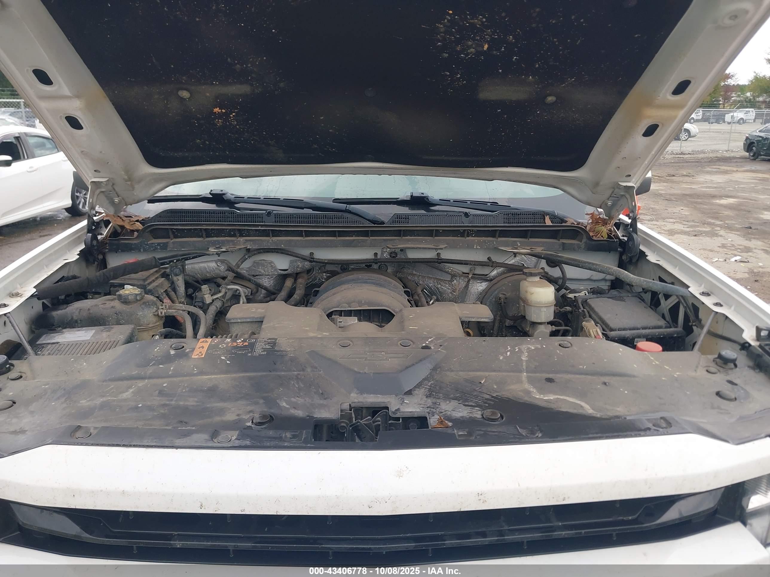 CHEVROLET SILVERADO image 10