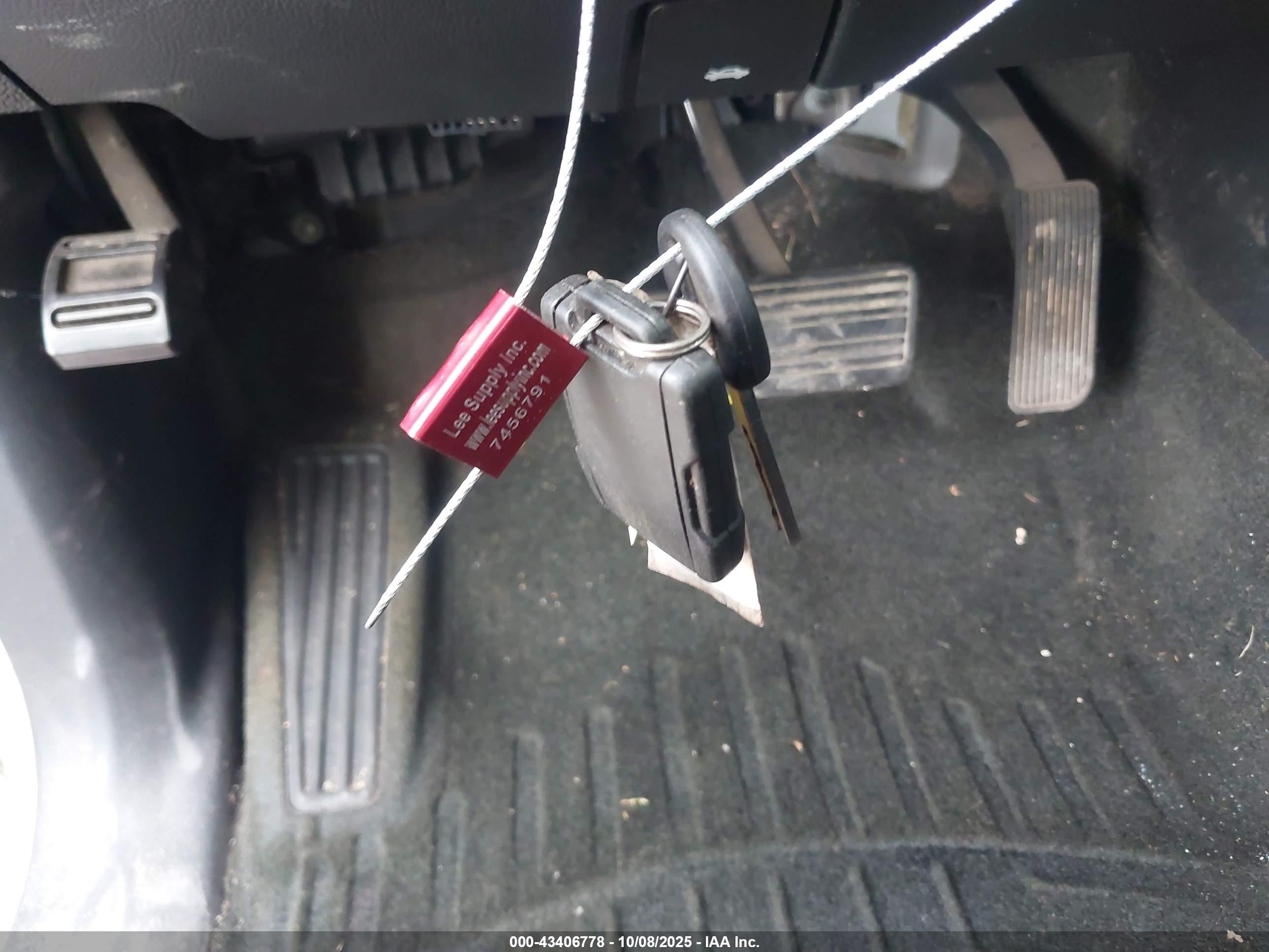 CHEVROLET SILVERADO image 11