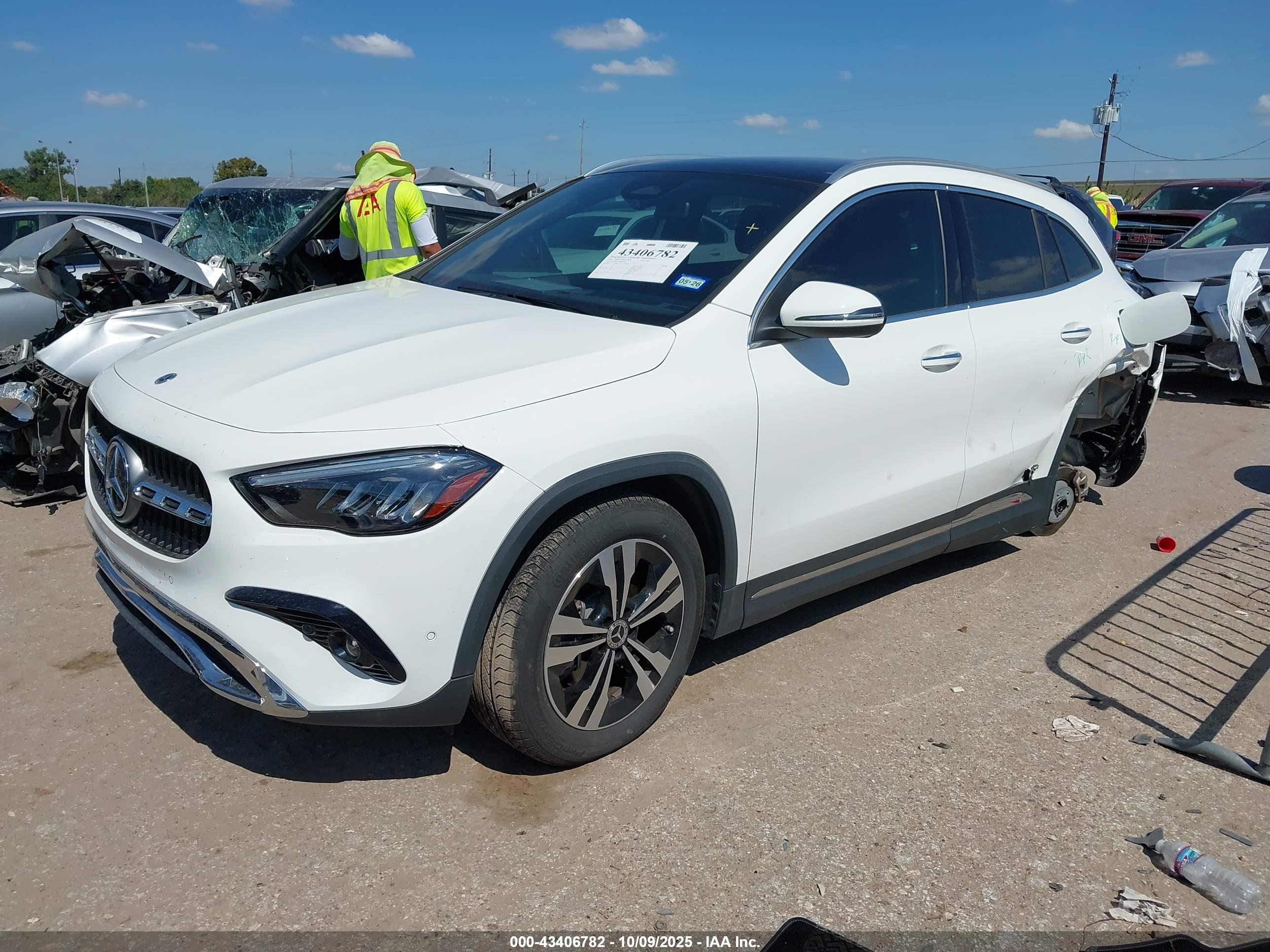 MERCEDES-BENZ GLA image 2