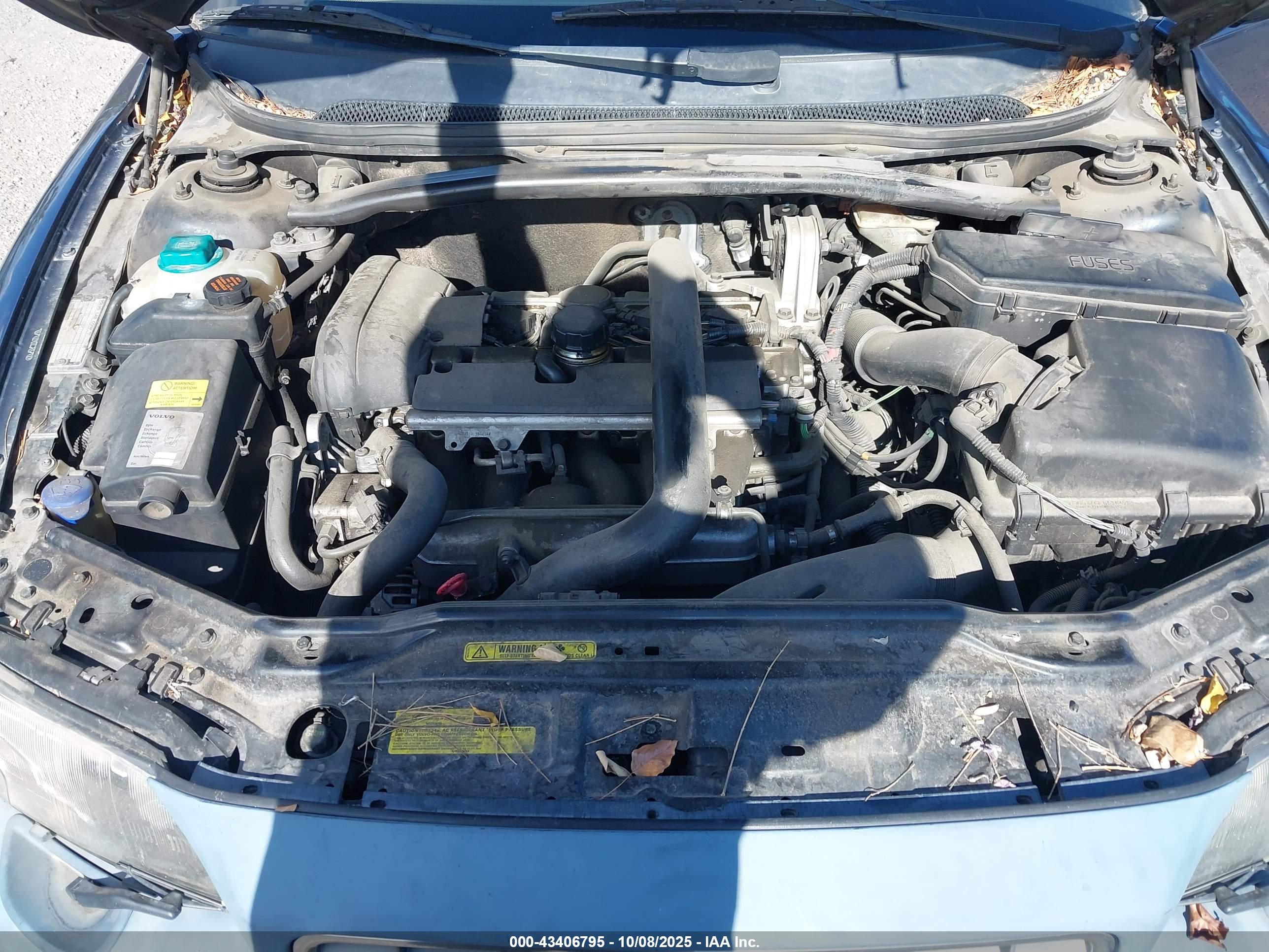 VOLVO V70 image 10
