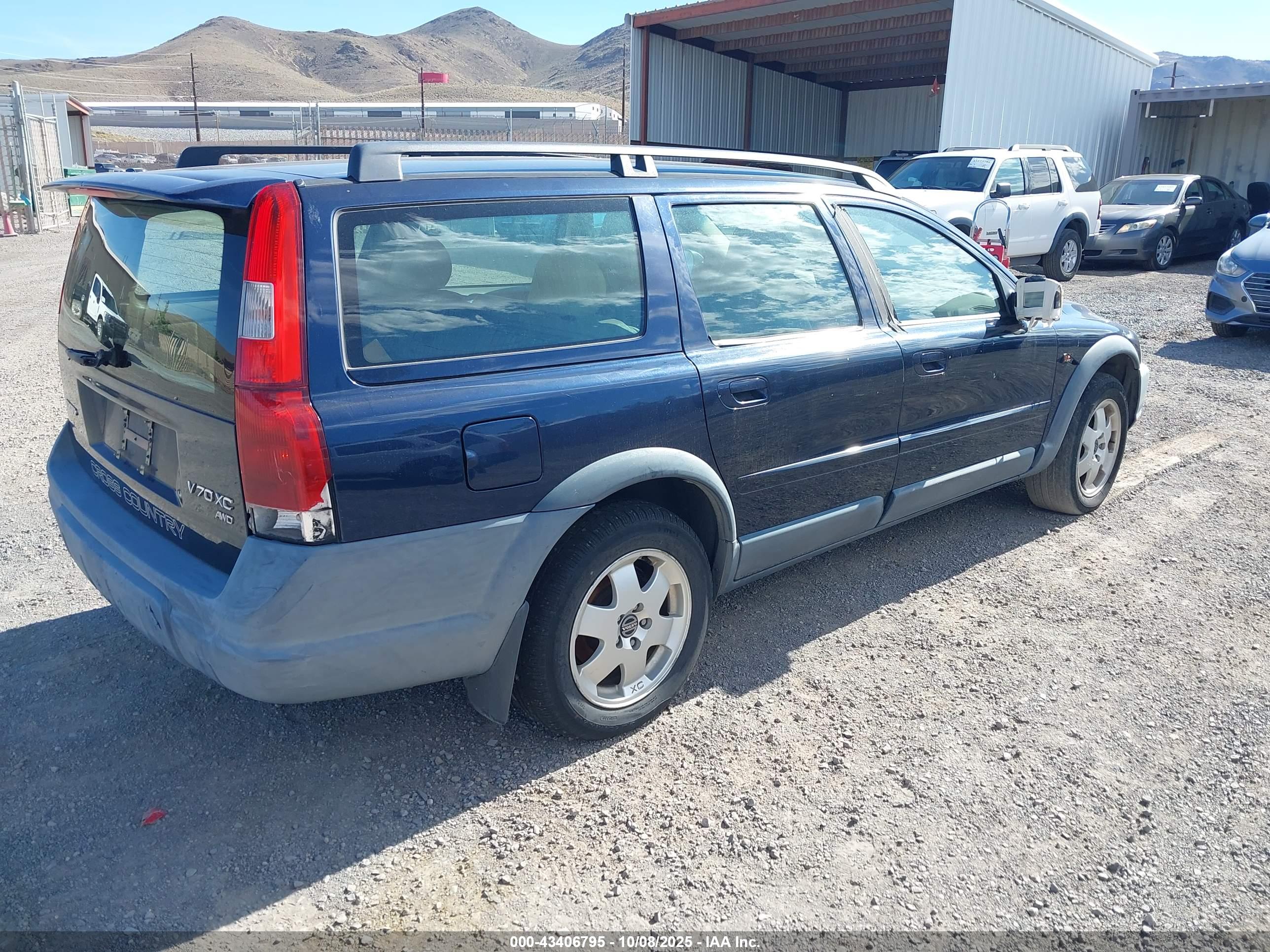 VOLVO V70 image 4