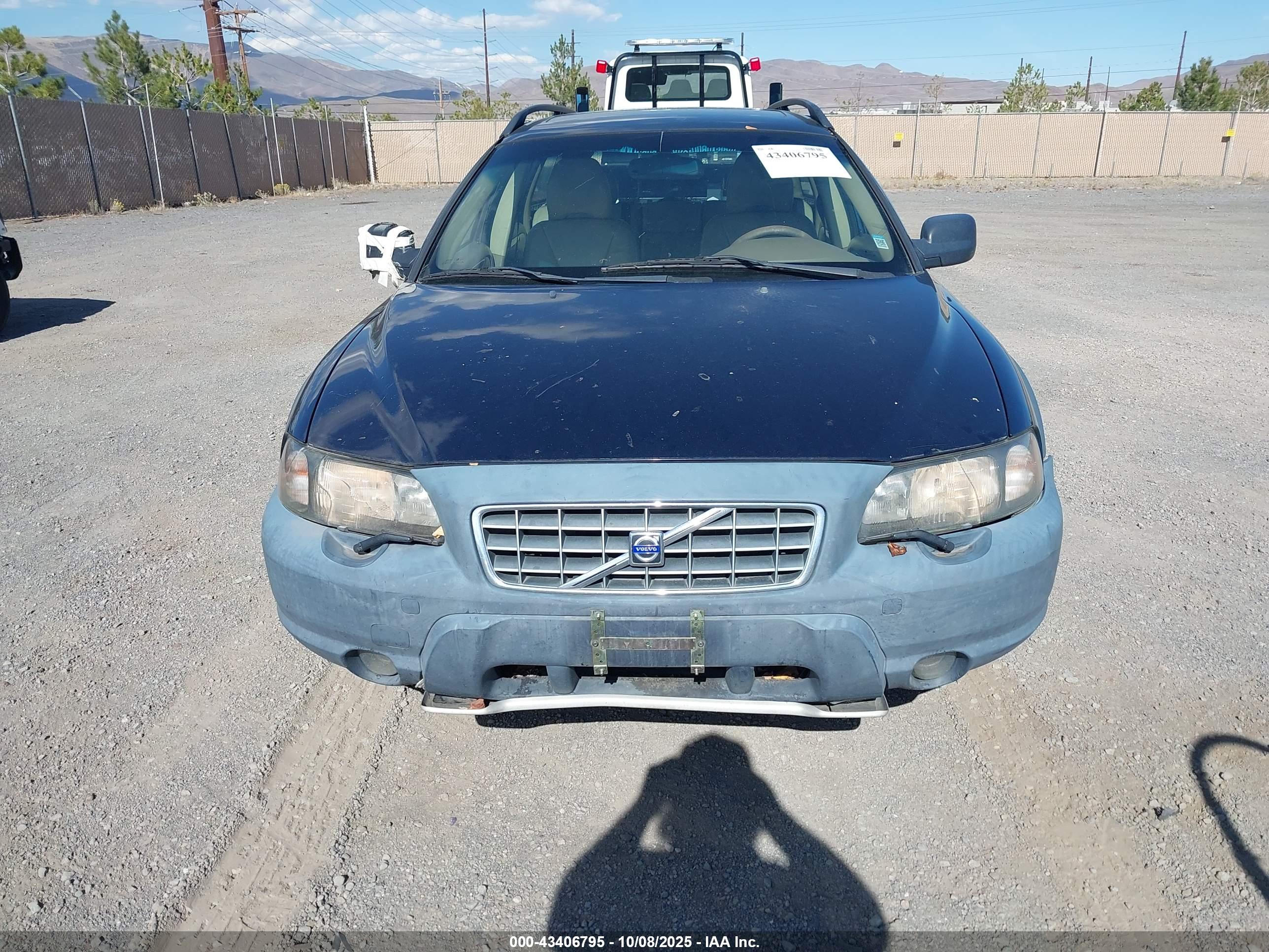 VOLVO V70 image 6