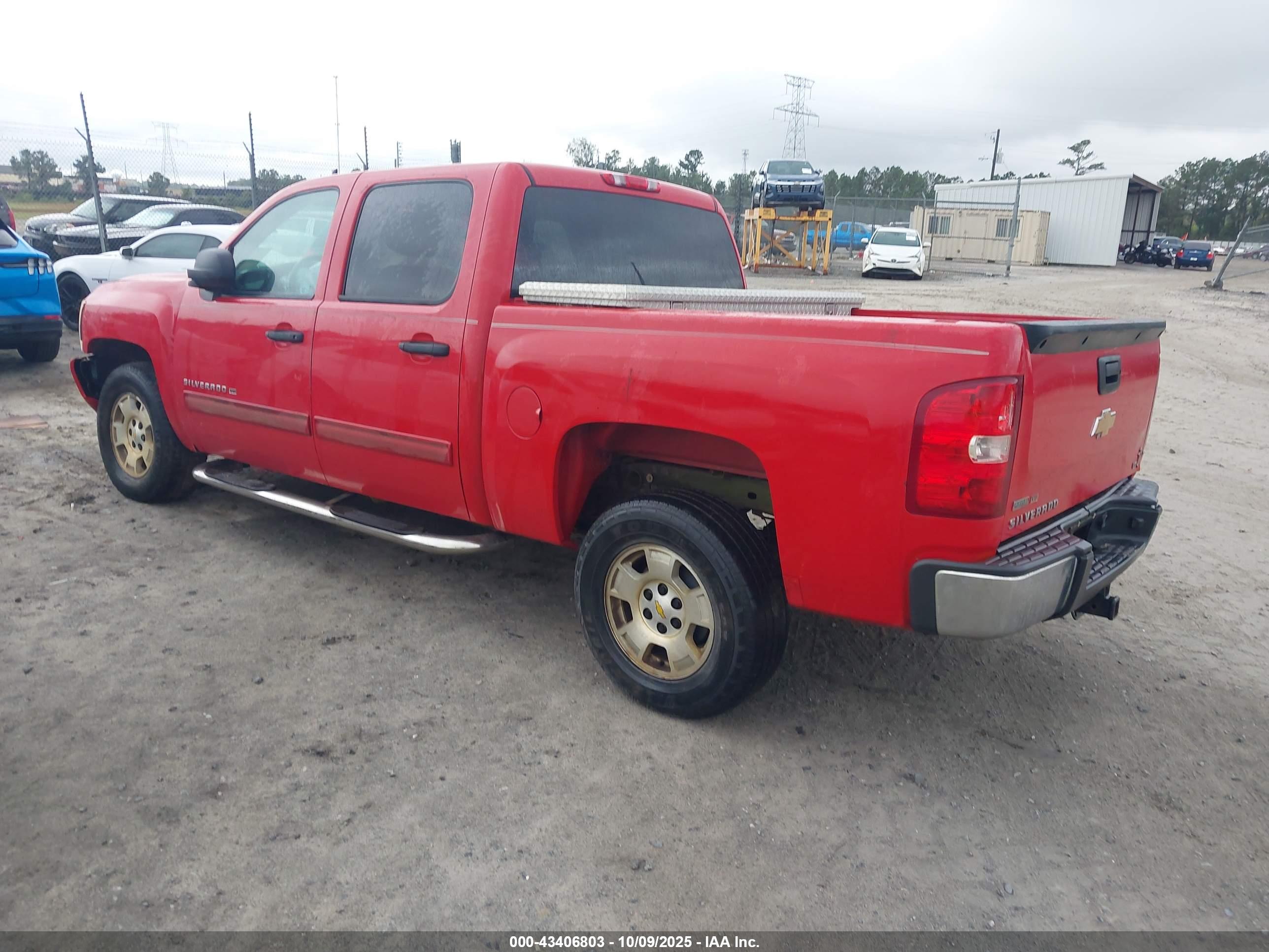 CHEVROLET SILVERADO image 3