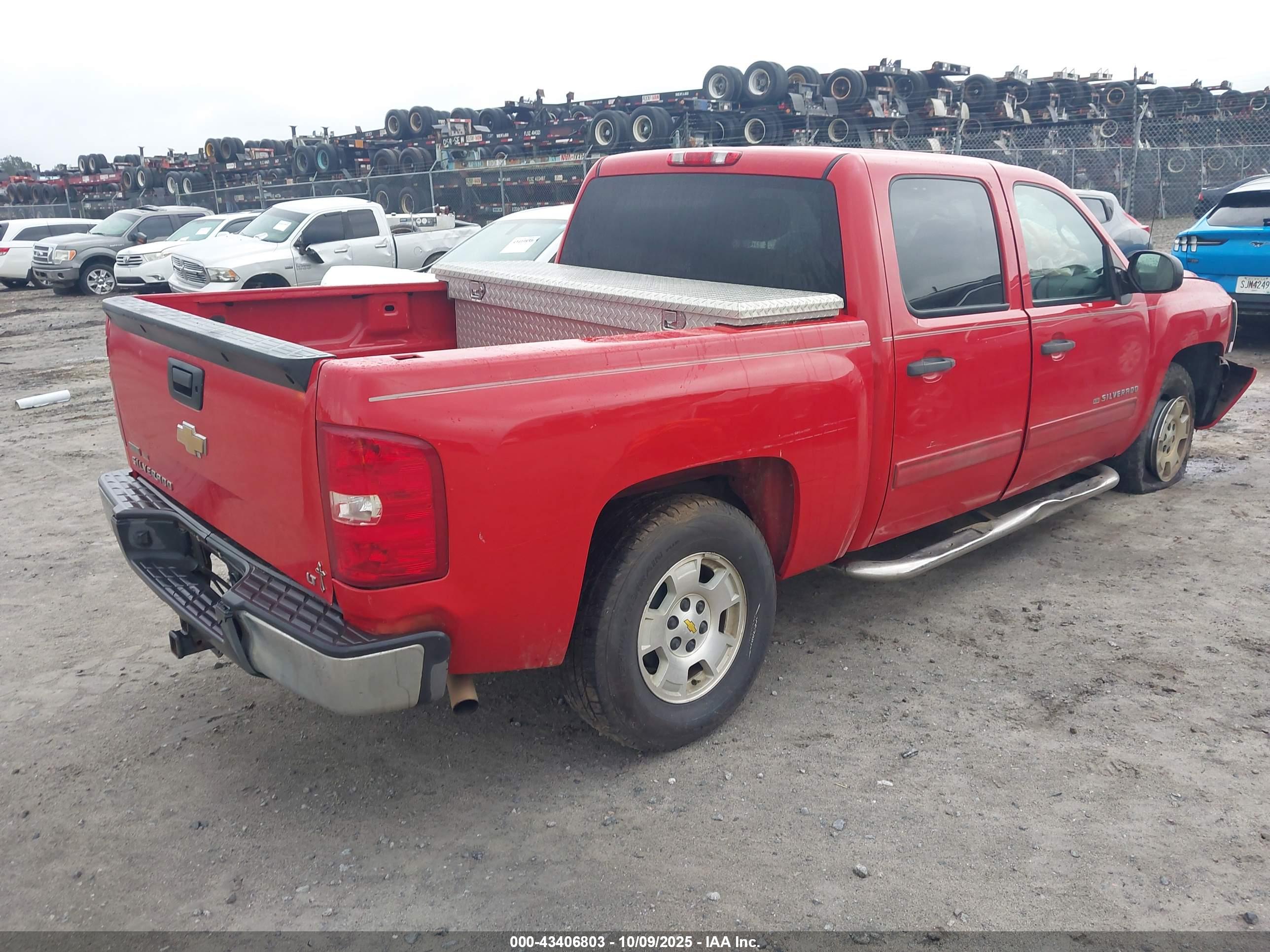 CHEVROLET SILVERADO image 4