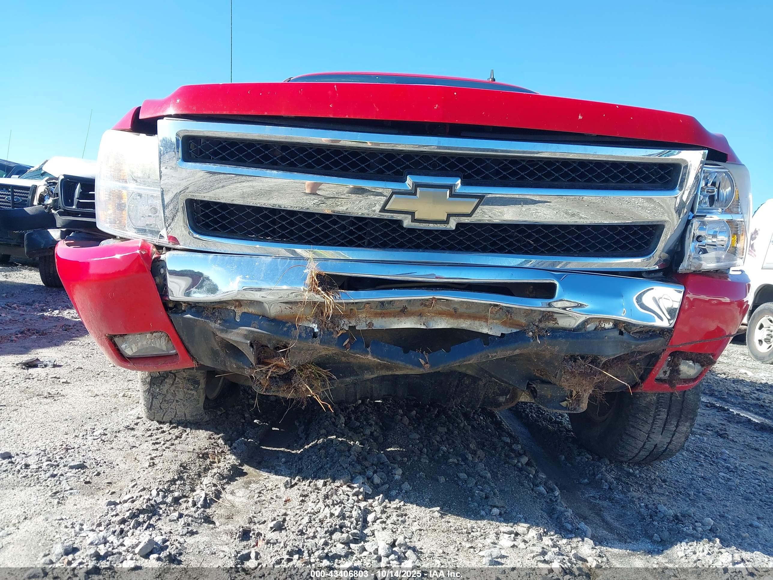 CHEVROLET SILVERADO image 6
