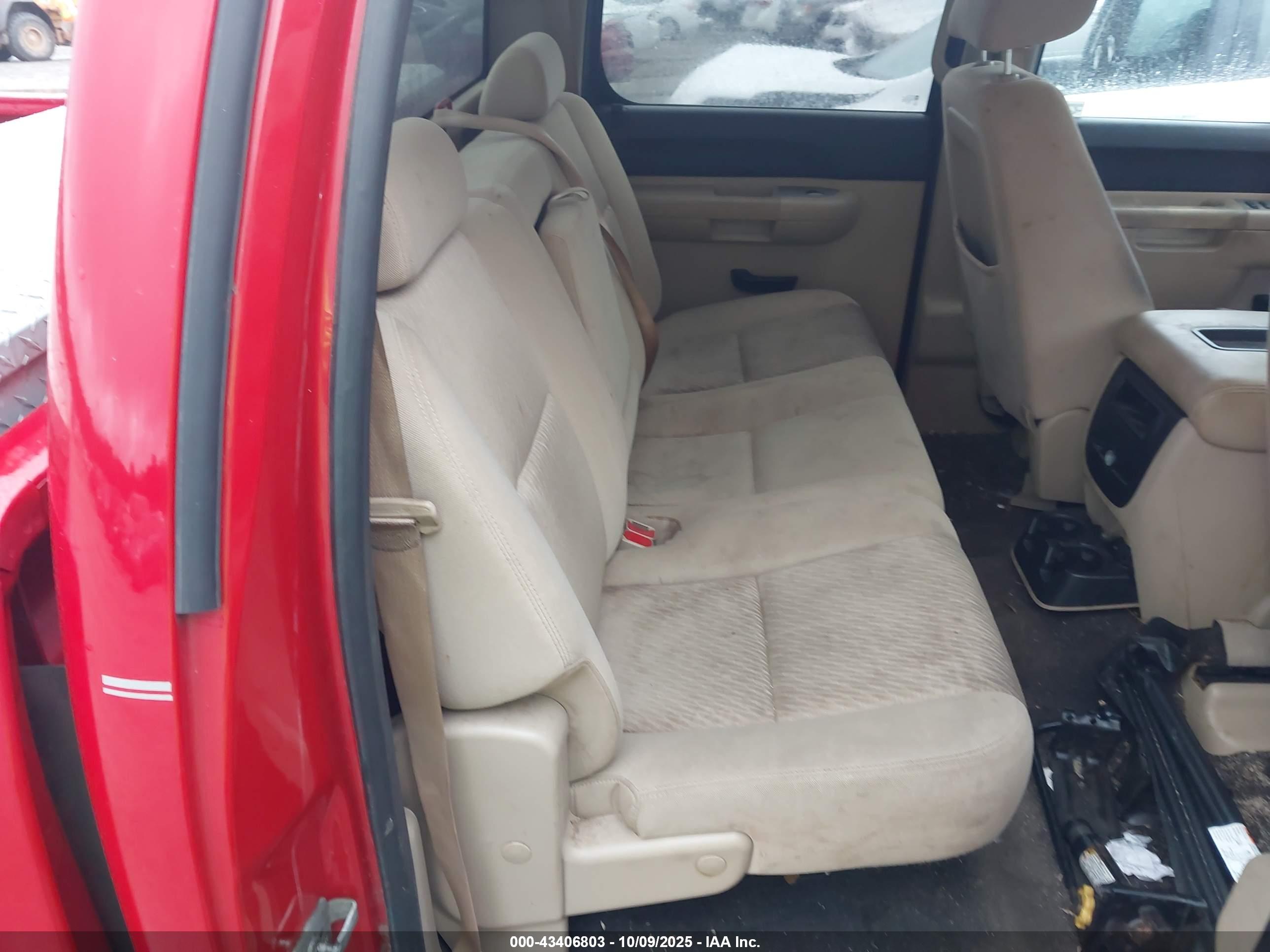 CHEVROLET SILVERADO image 8