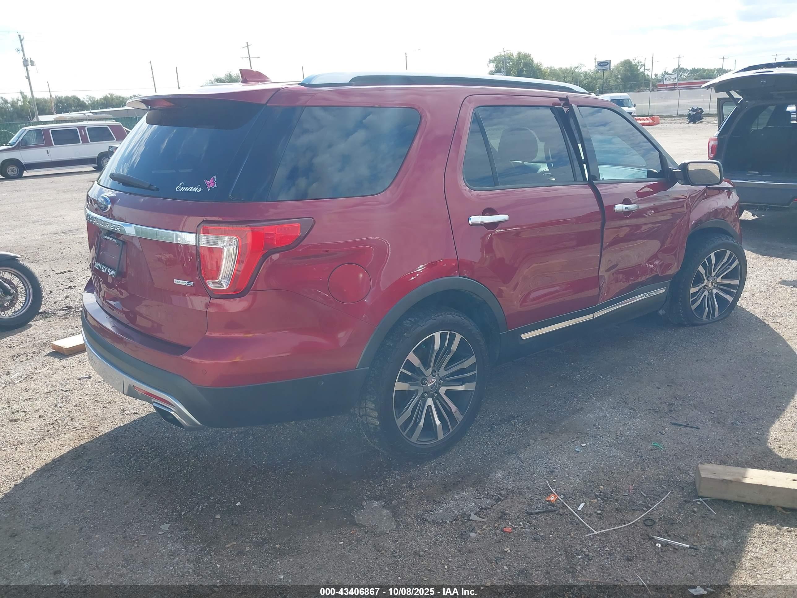 FORD EXPLORER image 4