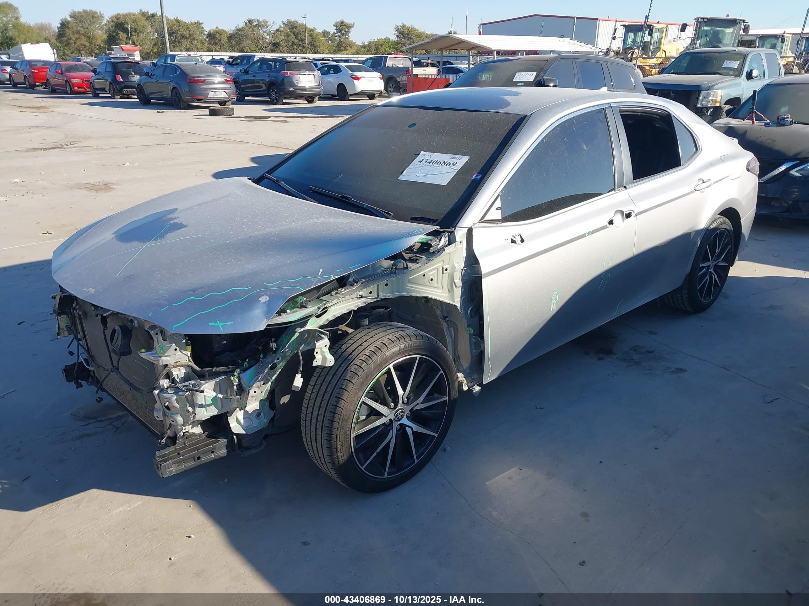 TOYOTA CAMRY image 2